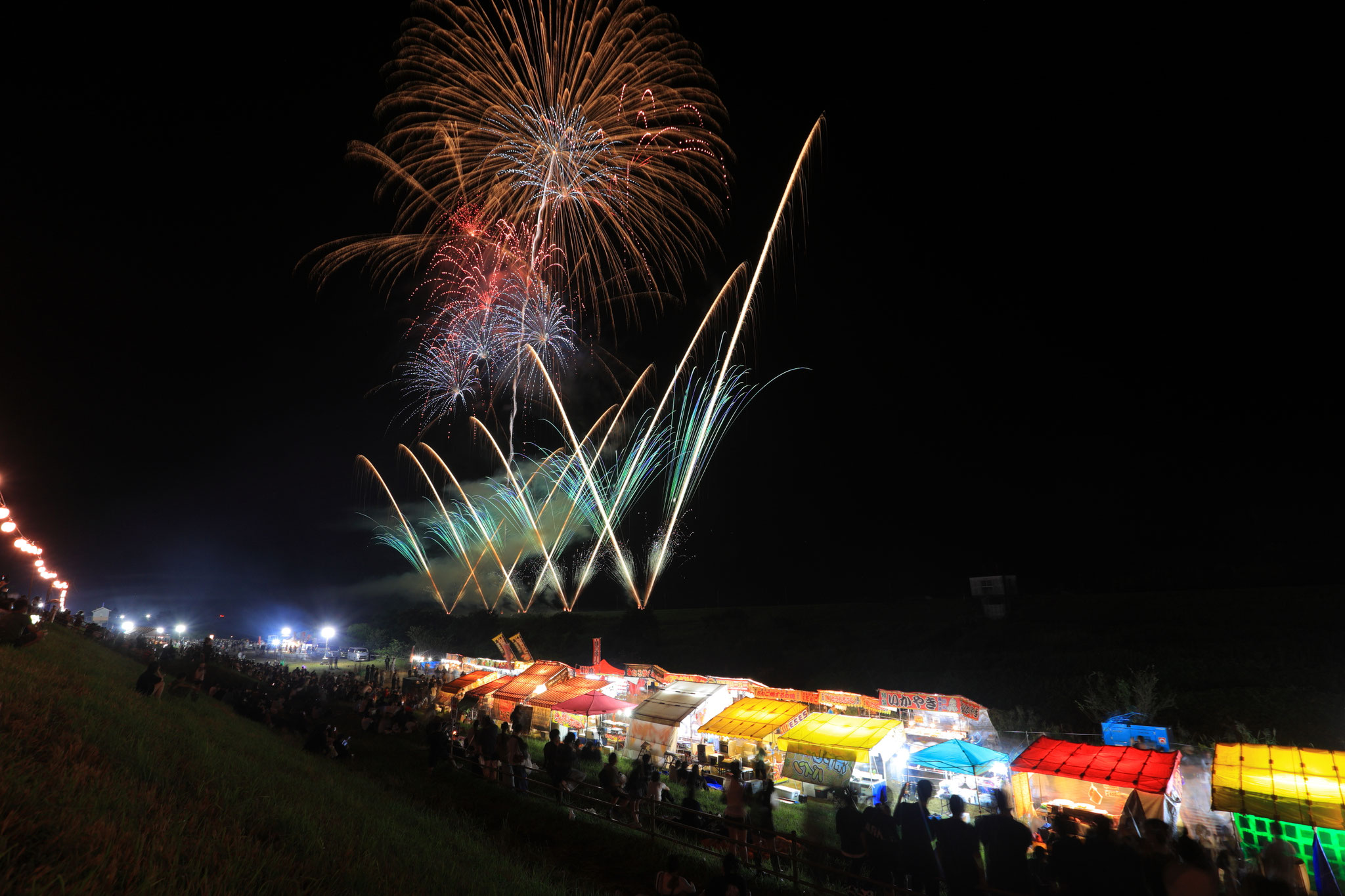 高山やぶさめ祭の前夜祭での花火大会2(10月18日 肝付町)