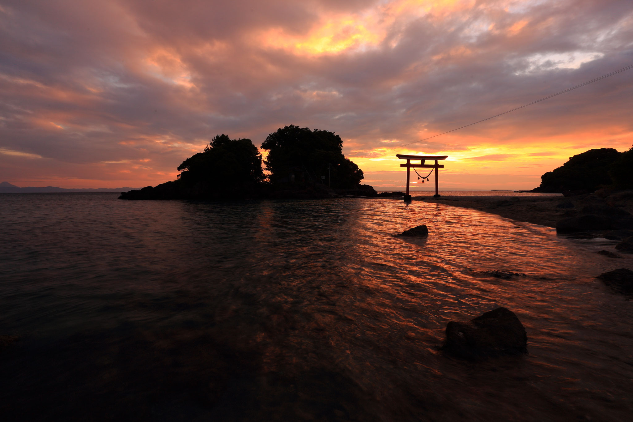 夕焼けの美しい荒平天神