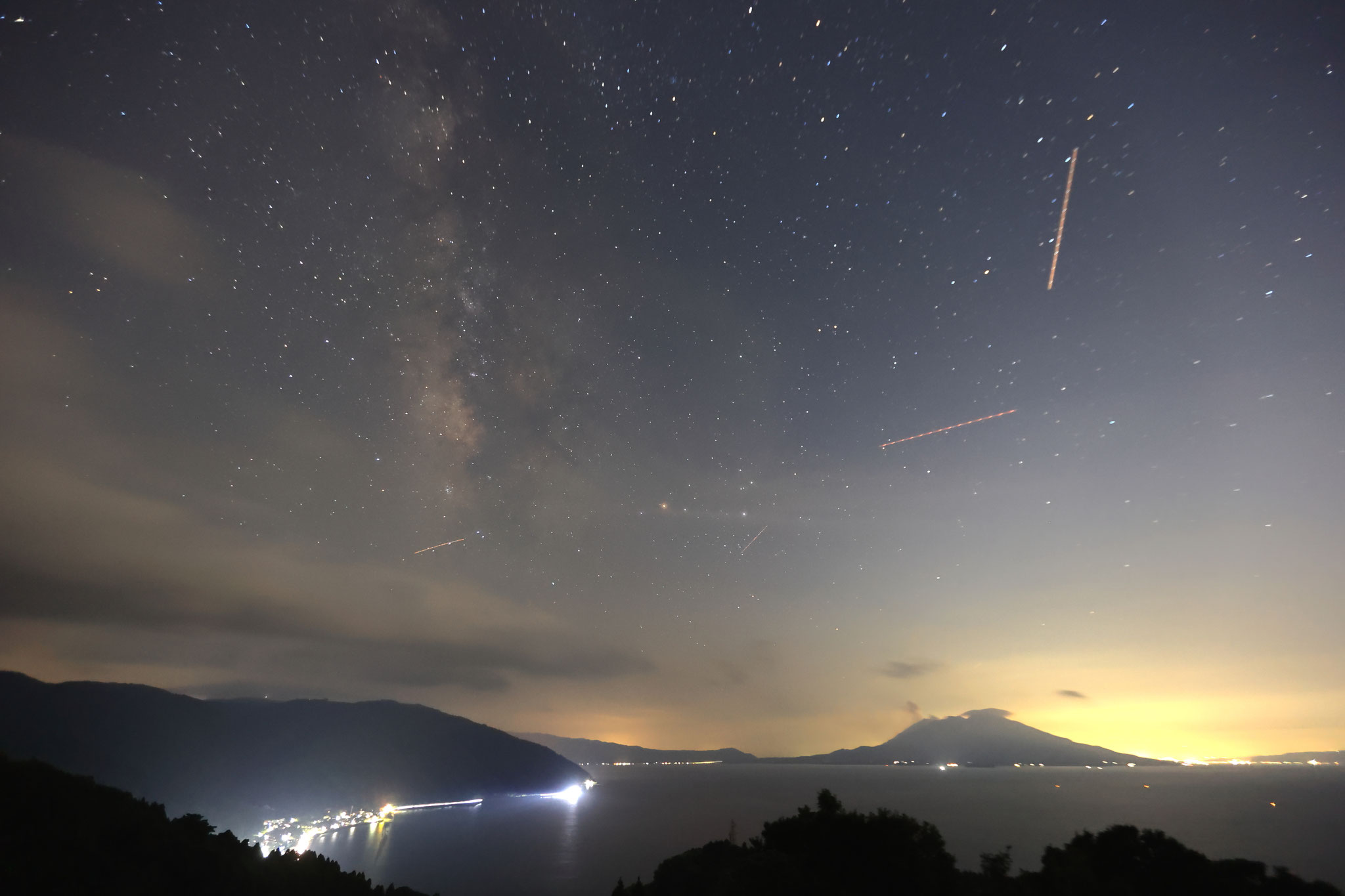 中茶屋公園から見る夜空は騒がしい(8月14日 垂水市)