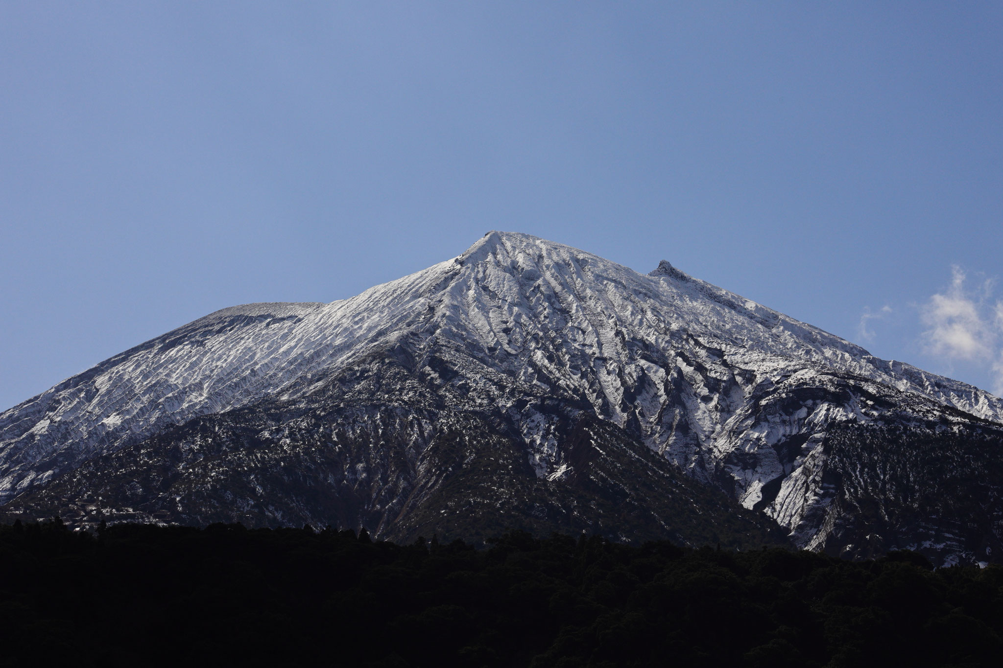 06_見る場所違うと別の山の姿の桜島(2月9日 黒神町)