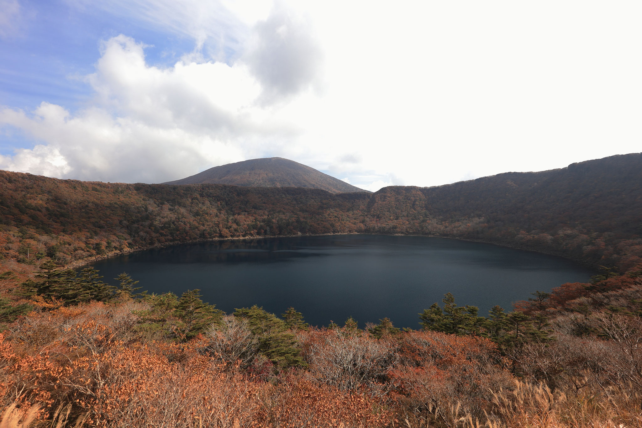 雲晴れて韓国岳と大浪池の秋景色を堪能(11月4日 霧島市)