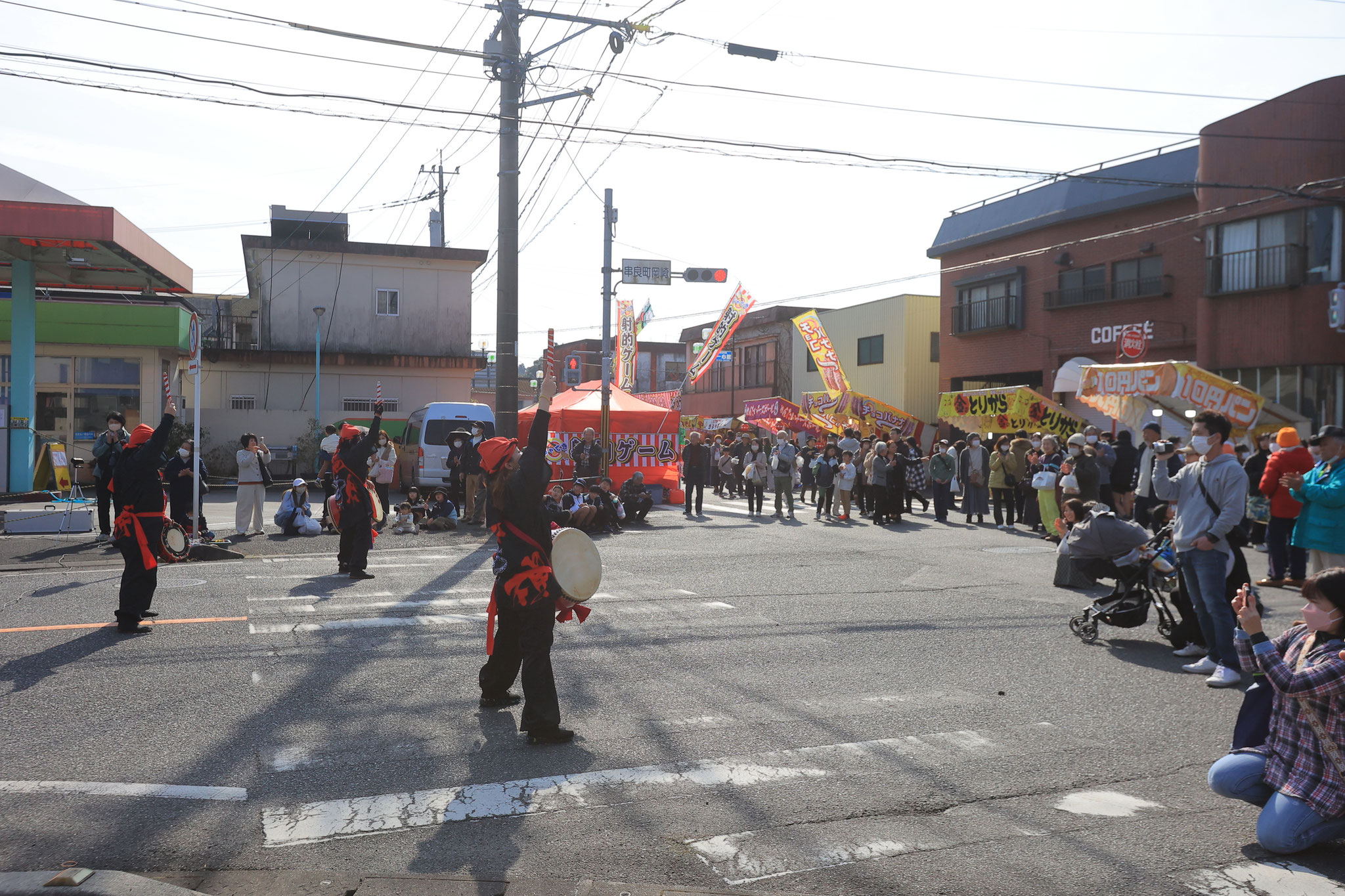 二十三や市で、太鼓の音が町中に響き渡る(1月25日 串良町)