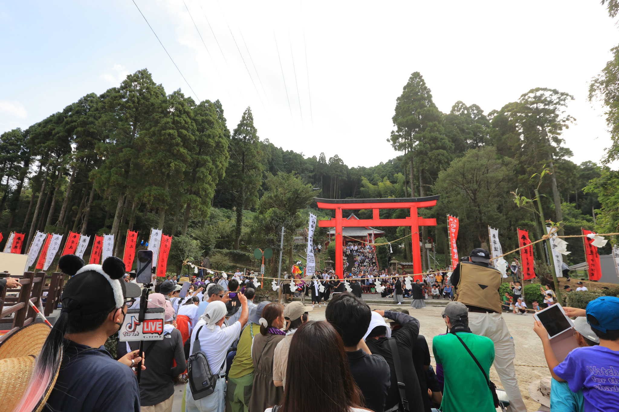 大勢の人が流鏑馬を見に集まる(10月19日 肝付町)