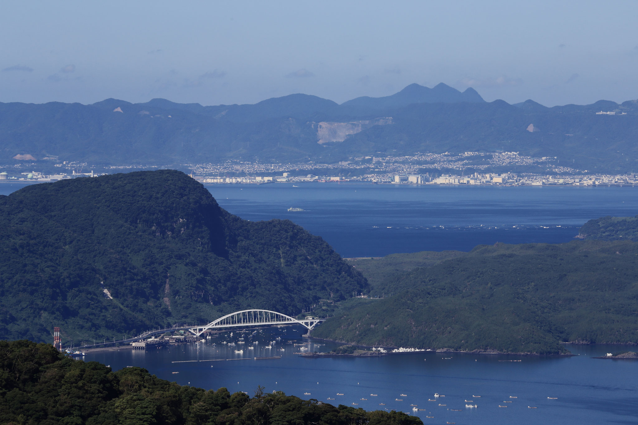 牛根大橋と鹿児島市街地の景色(8/29 鹿屋市輝北町)