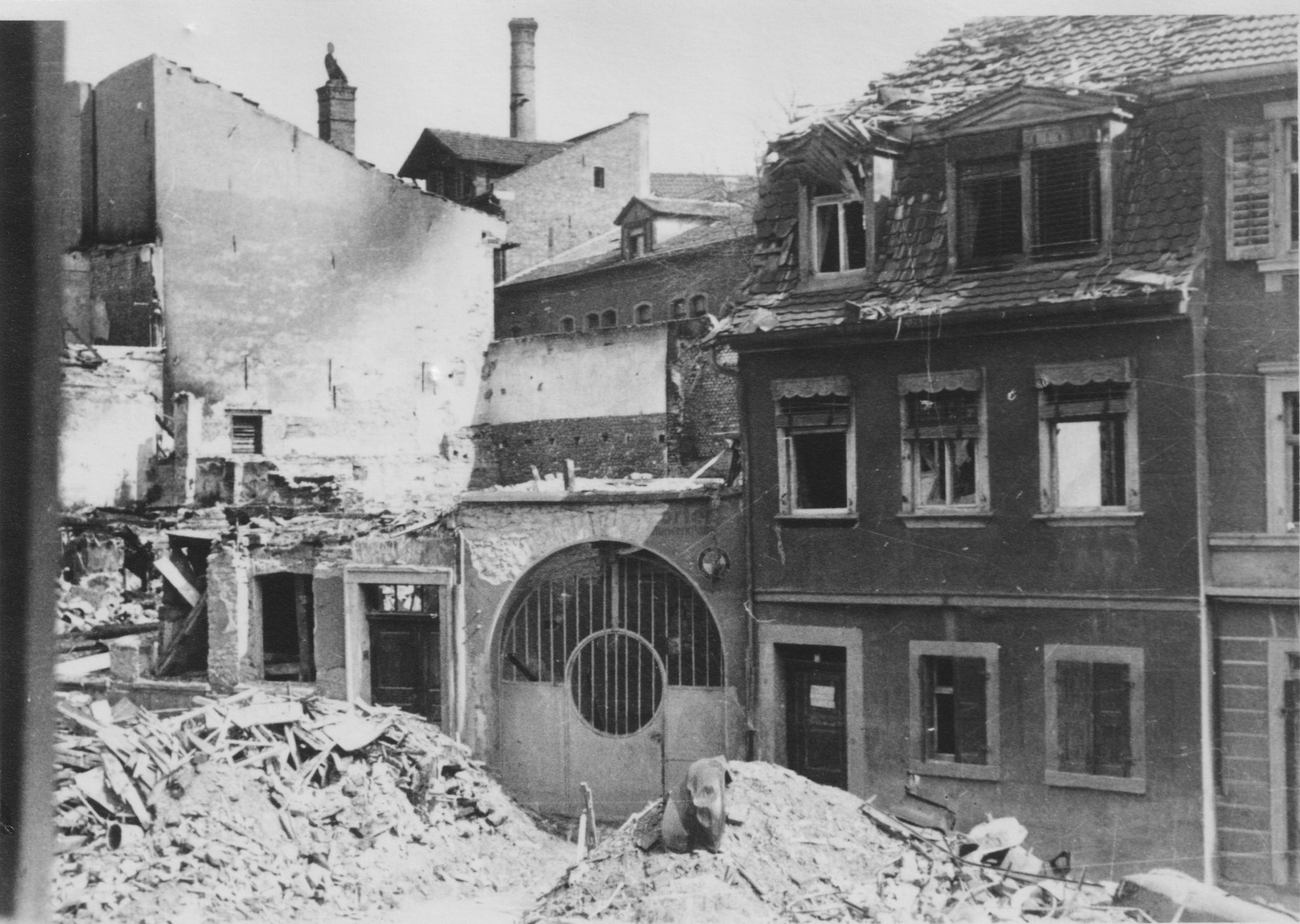 Wolfsgasse 16, 18,  28.04.1944