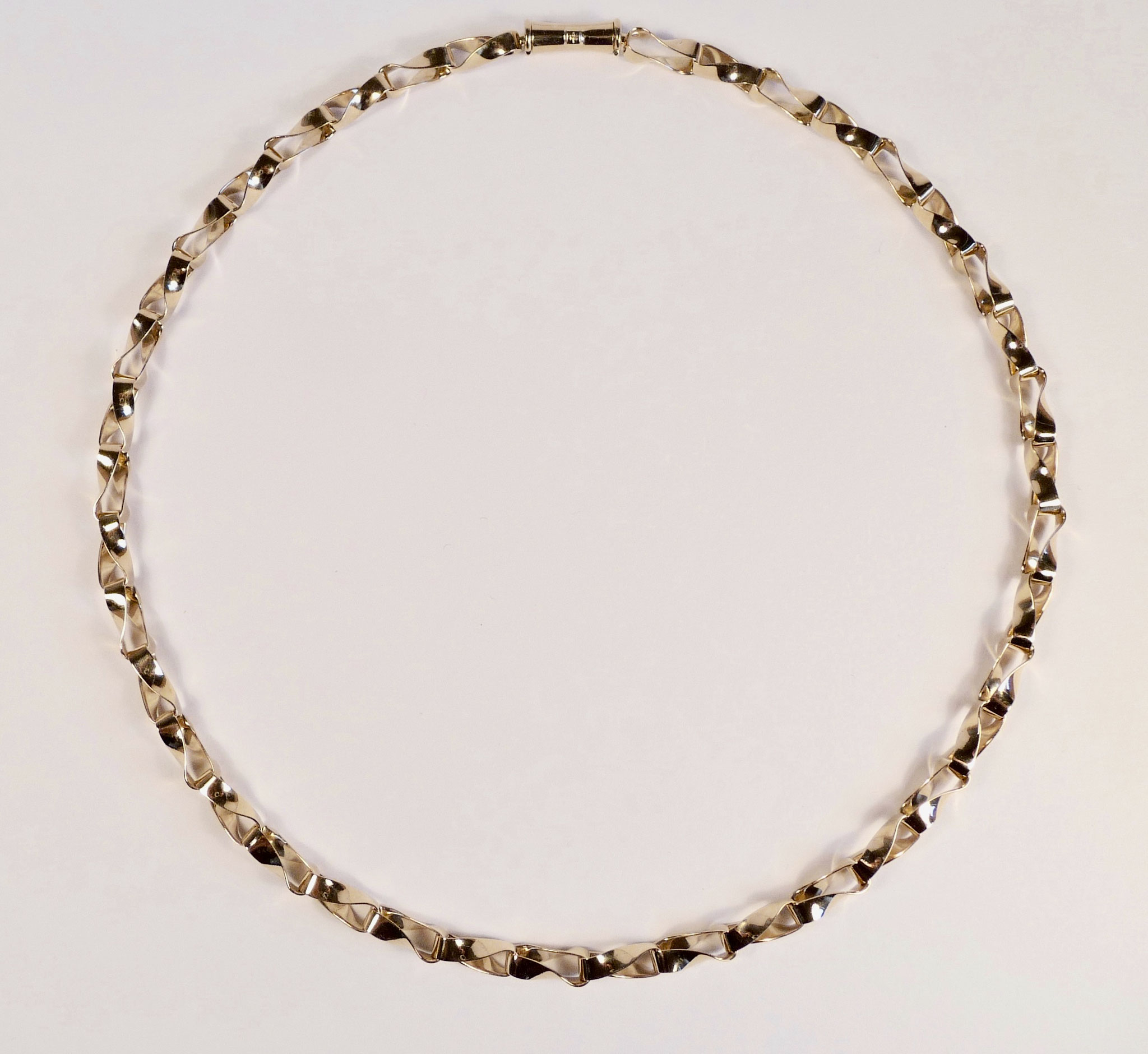 LUXUS COLLIERS