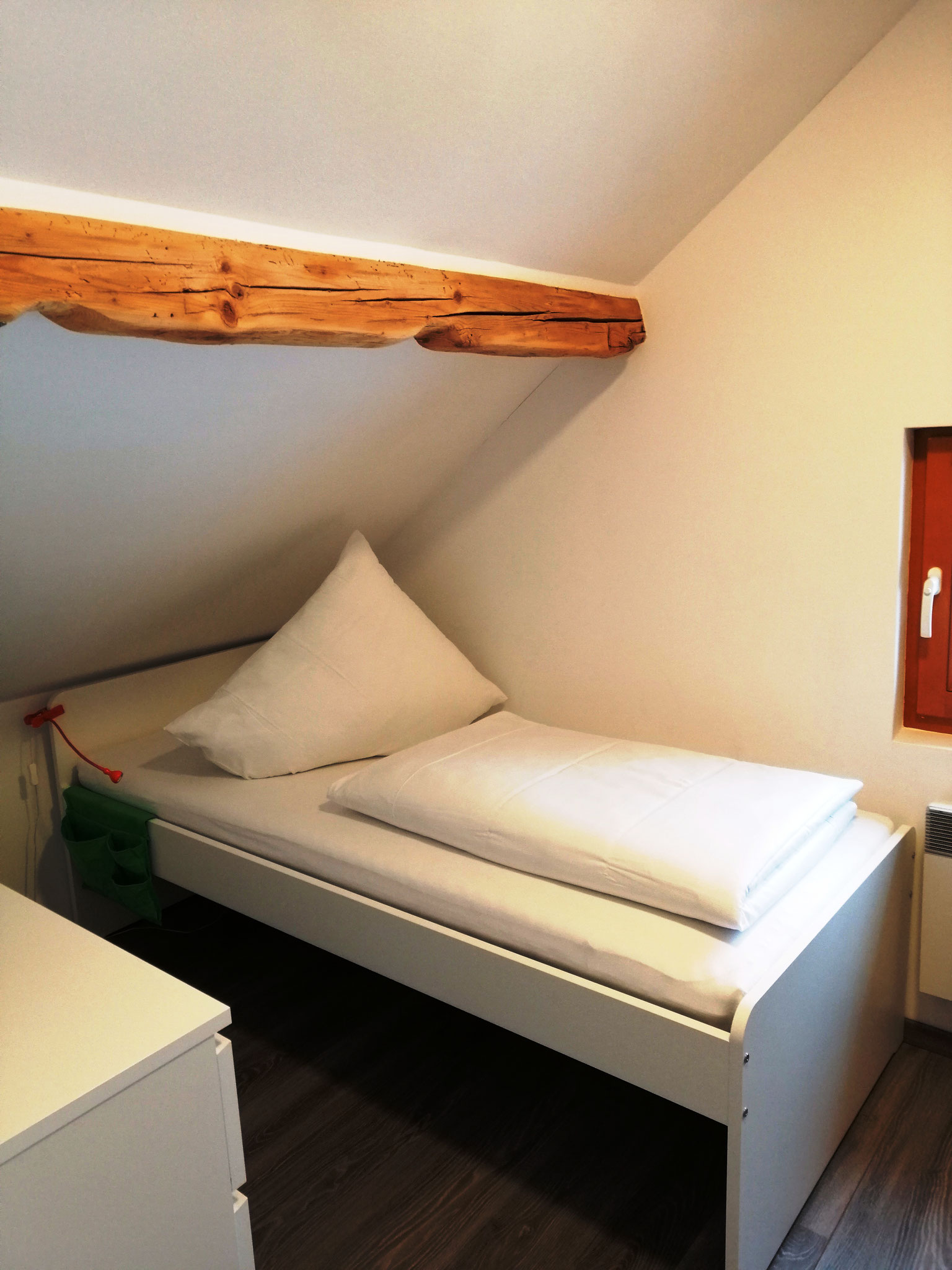 Bett 90x200 ©KnallerbsenHof