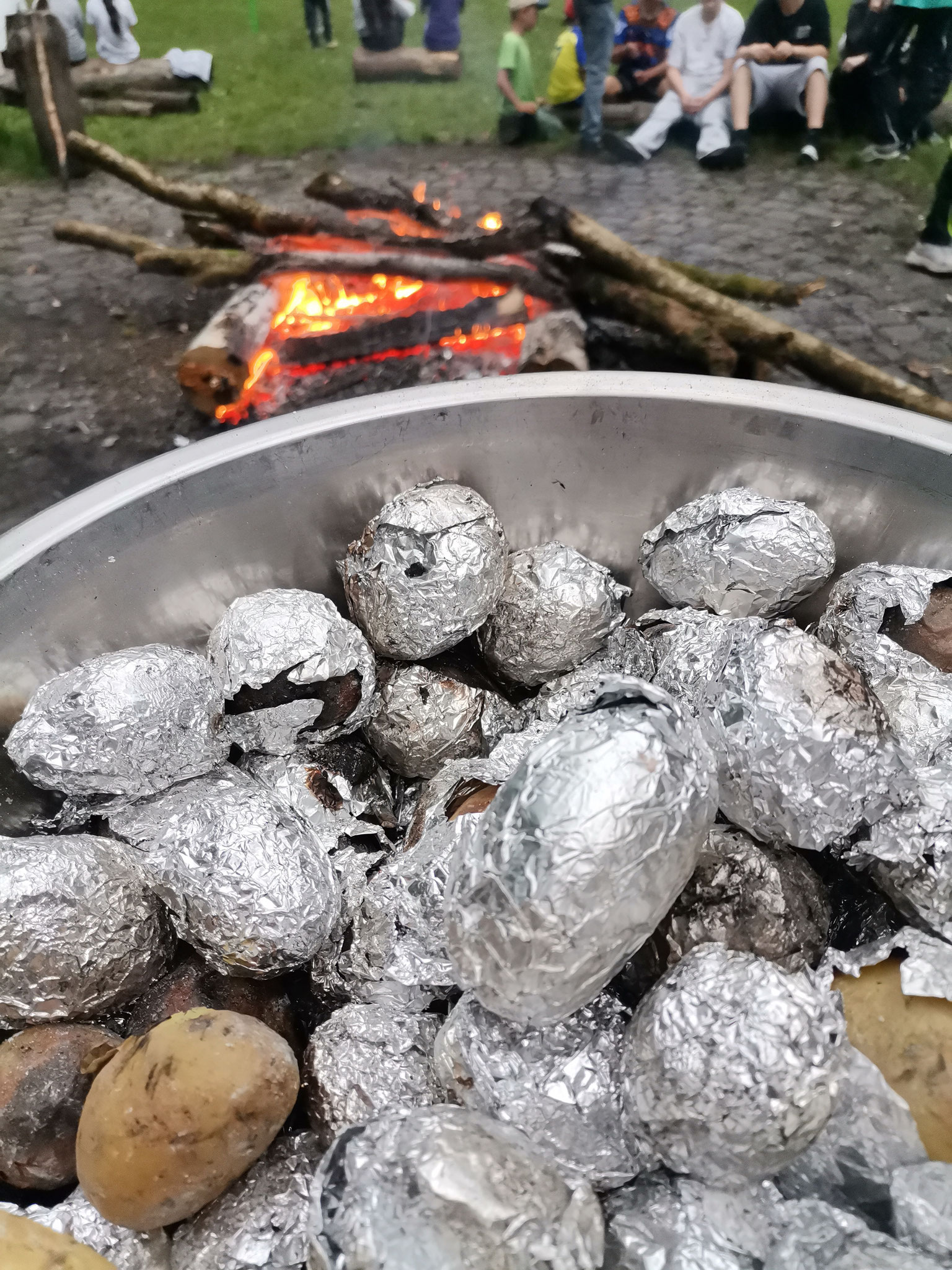 Die Feuerkartoffeln durften natürlich auch nicht fehlen!