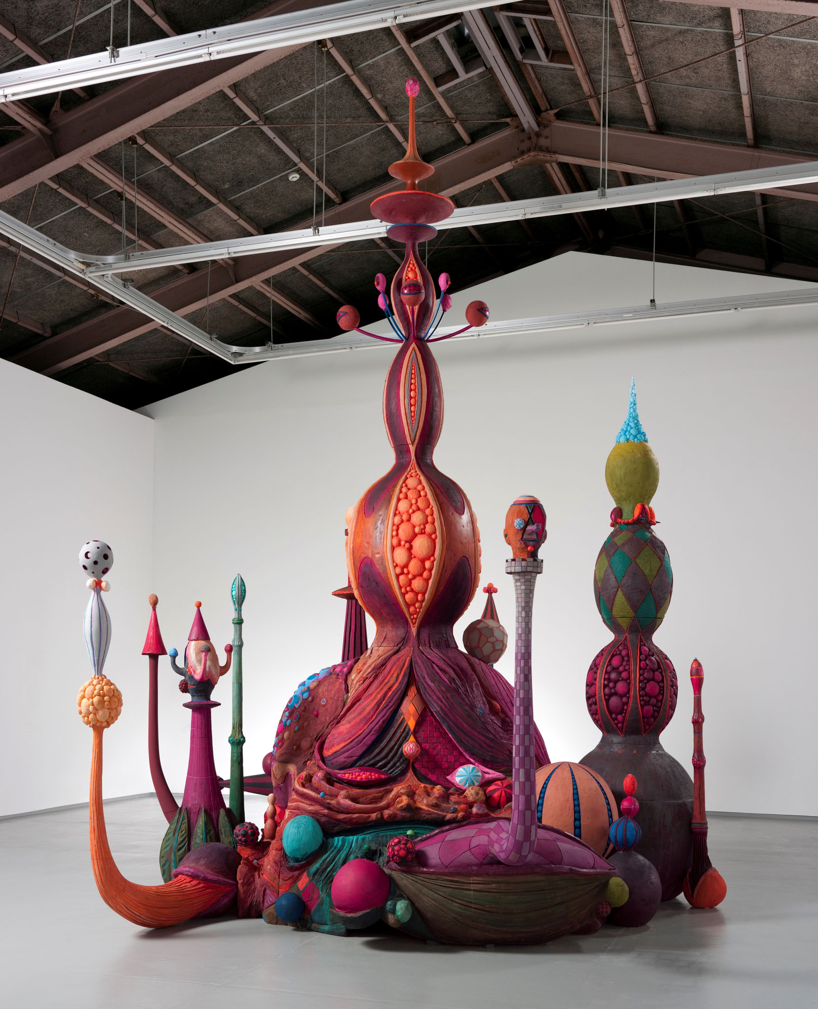 無題　2008/2012年　木、油絵具、アクリル、鉄　530×356×420cm
