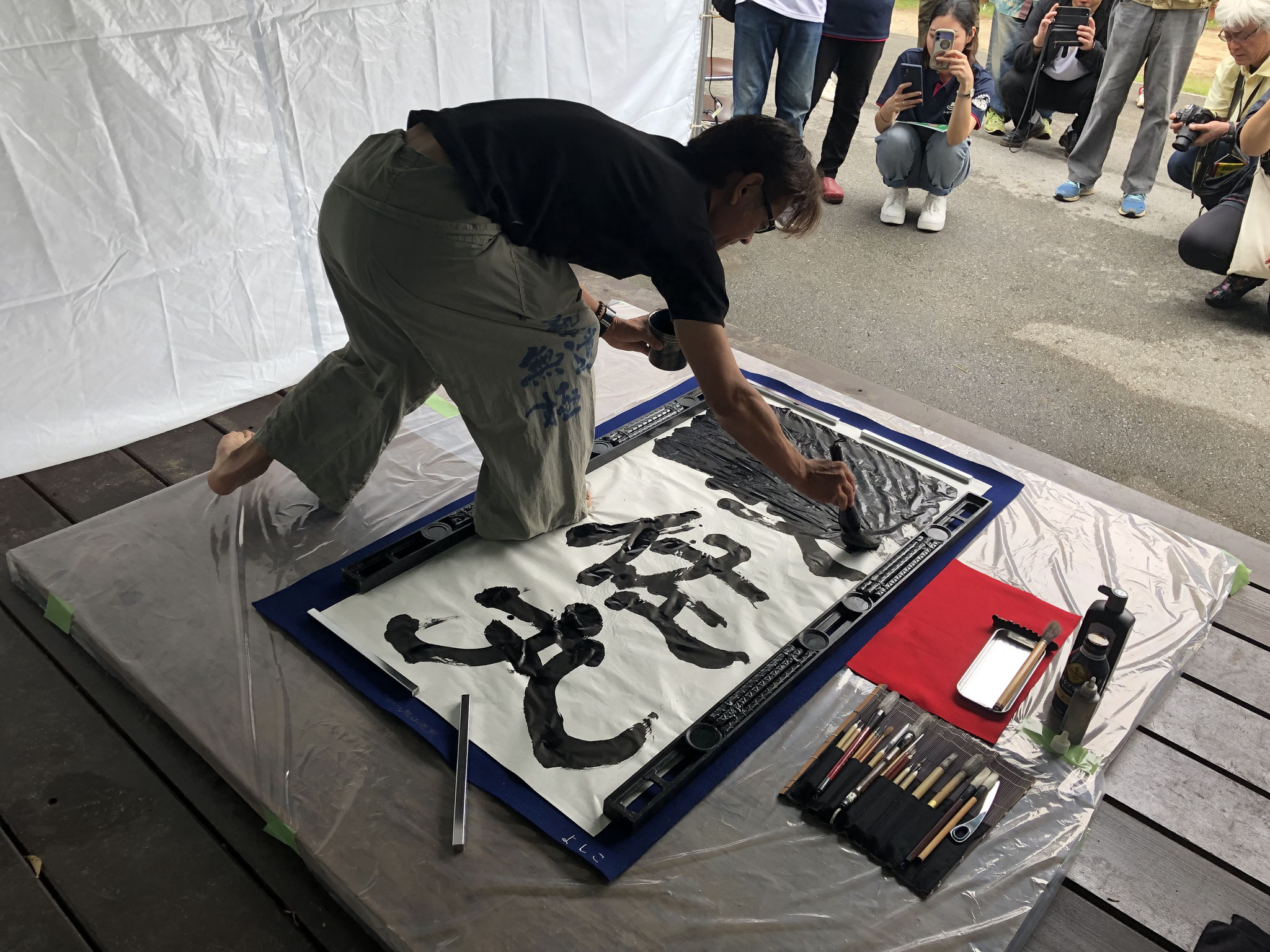 10時スタートの筆耕パフォーマンス