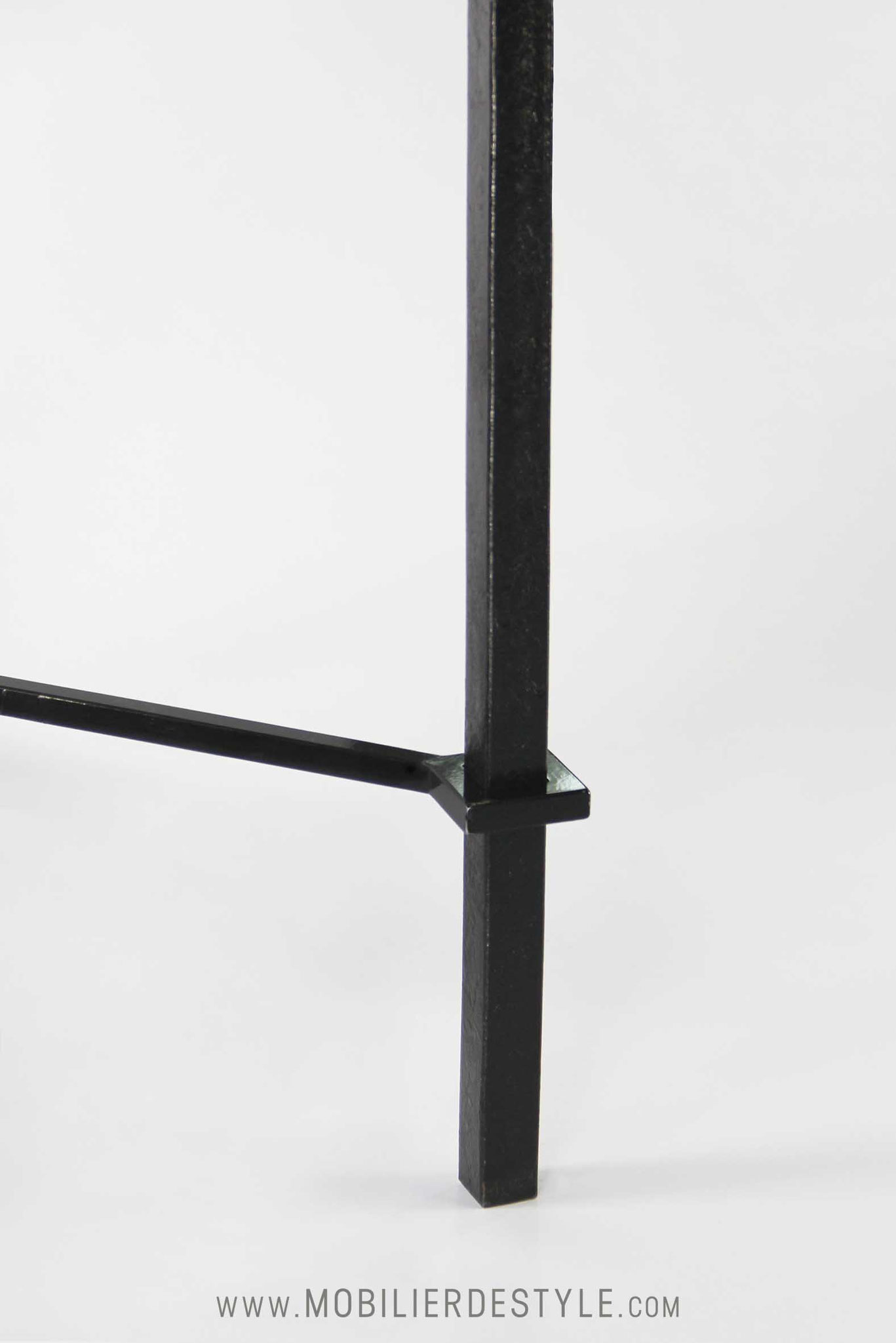 Finish 4 : Black painted wrought iron