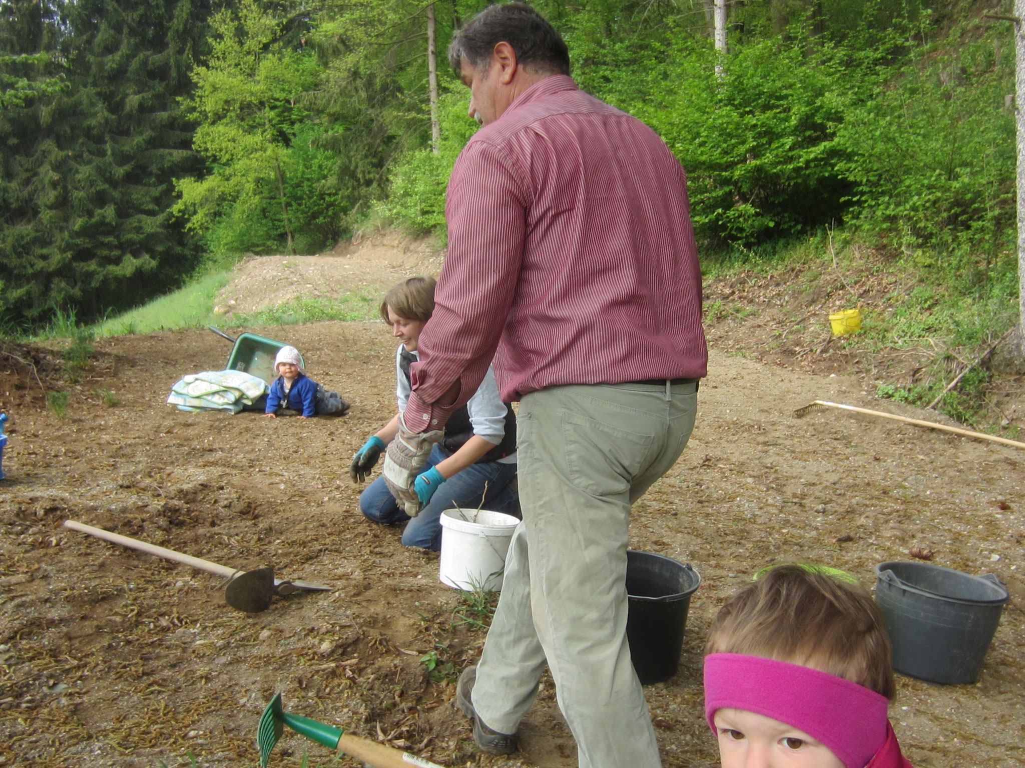 die ganze family half beim steineklauben - alleine ist das nicht lustig!