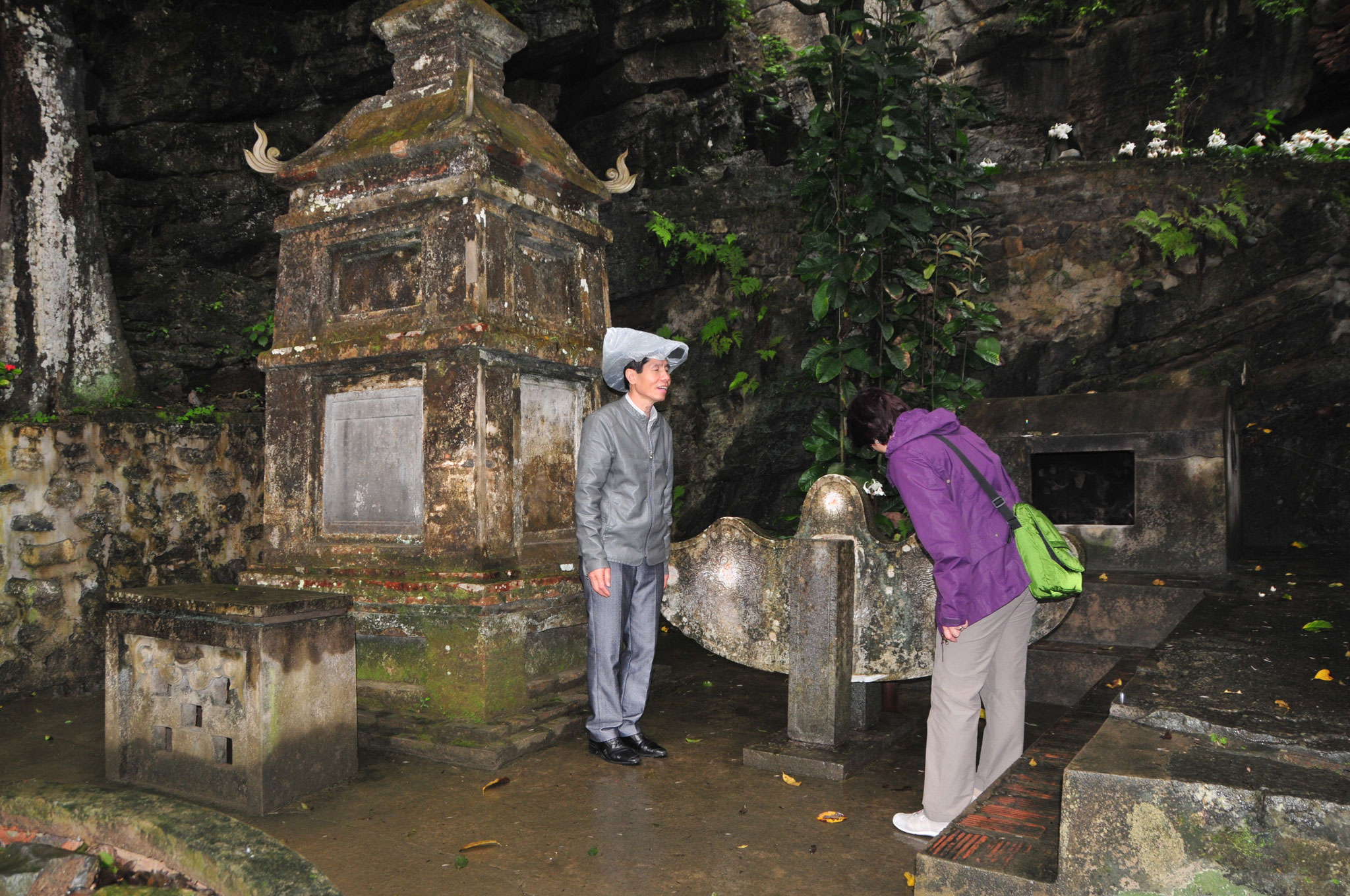 Tag 5 - Wir besichtigen den Bich Dong Tempel aus der Dinh Dynastie