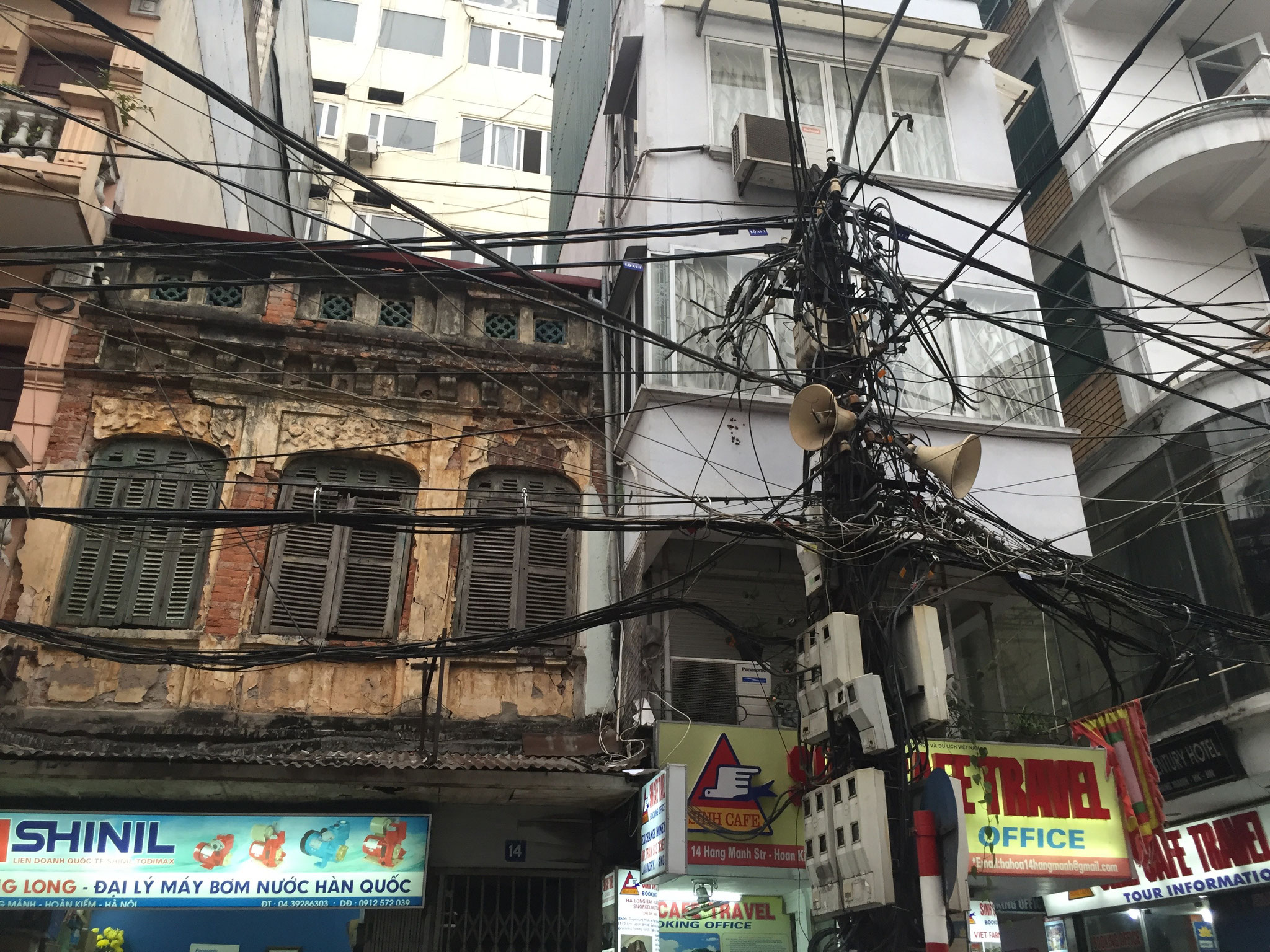 Tag 2 - Hanoi, die Stadt der strukturierten Verkabelungen und permanenten Radioberieselung