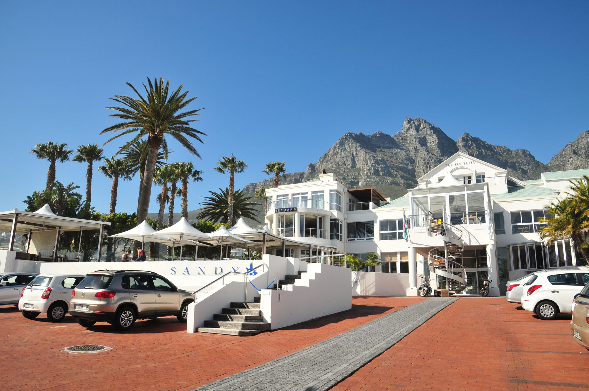 Nach kurzer Irrfahrt im „Bay Hotel“ in Camps Bay angekommen und kostenlos ein Upgrade erhalten