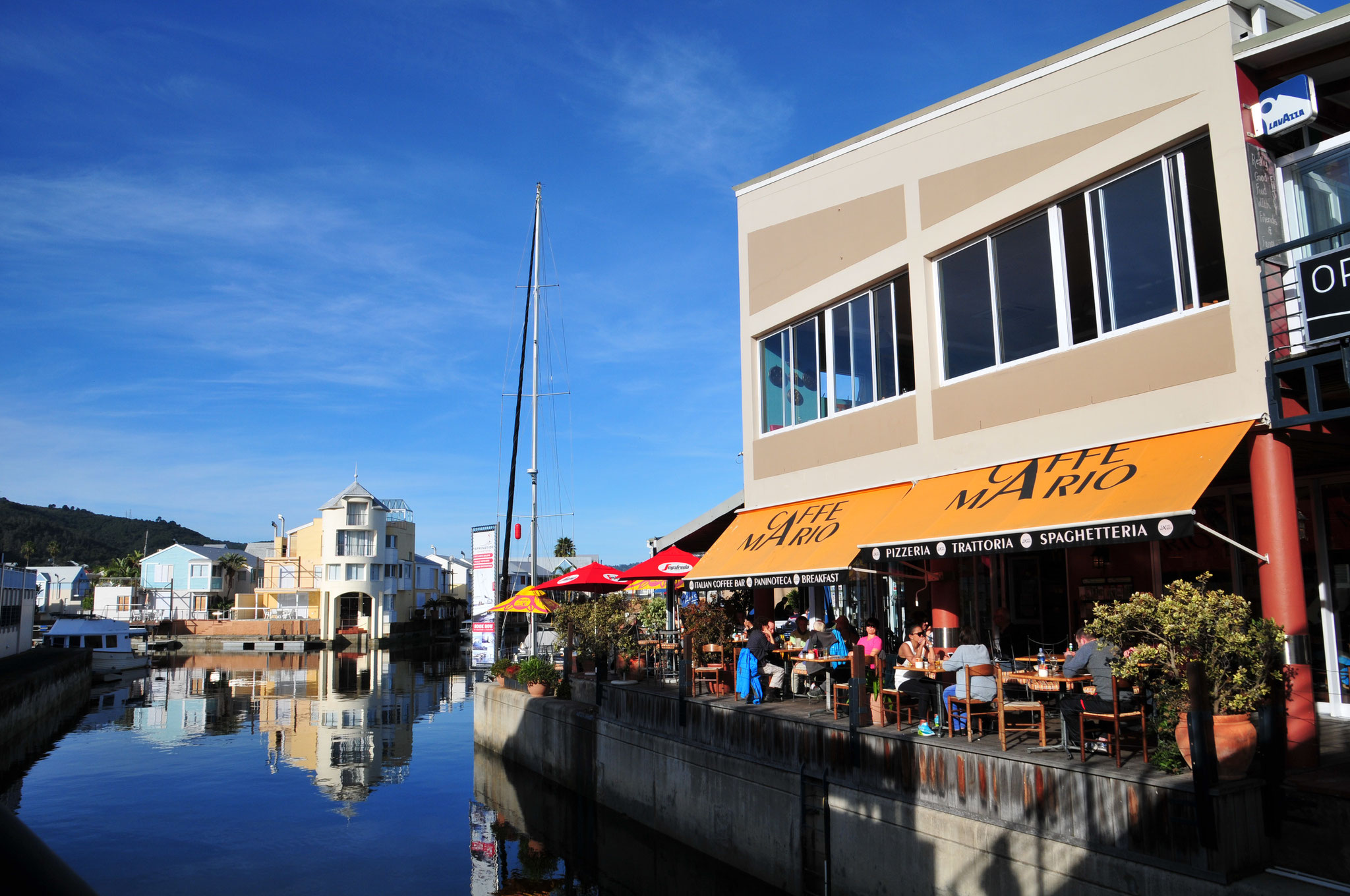 Am Nachmittag in Knysna (Waterfront) bei Mario - Penne Rucola und Spaghetti Bolognese