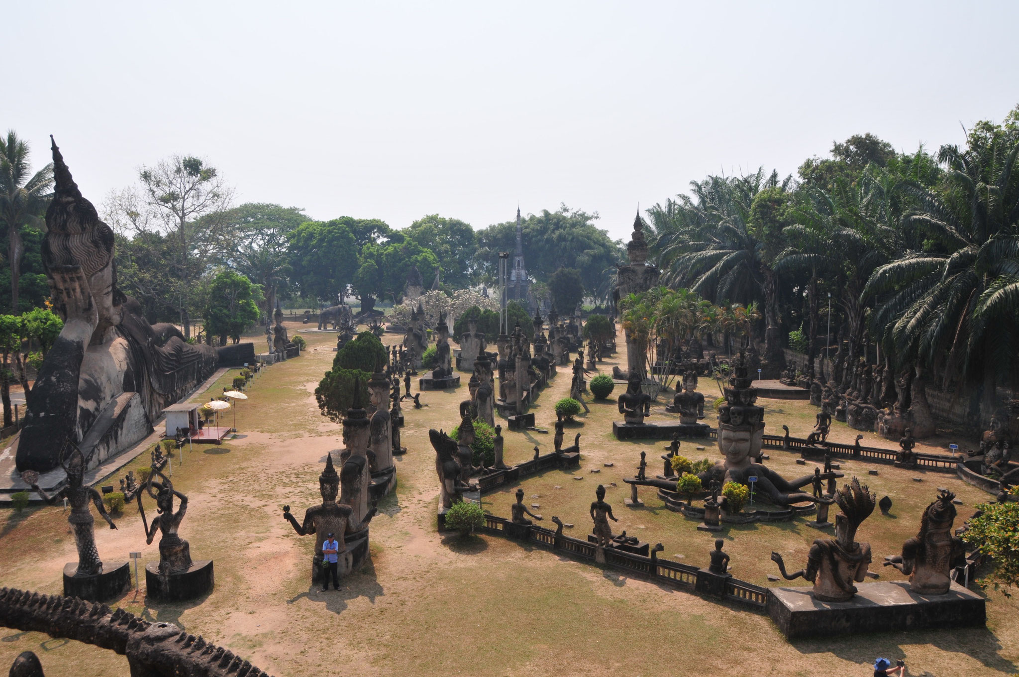 Der 500-jährige Buddha Park mit allerlei Skulpturen