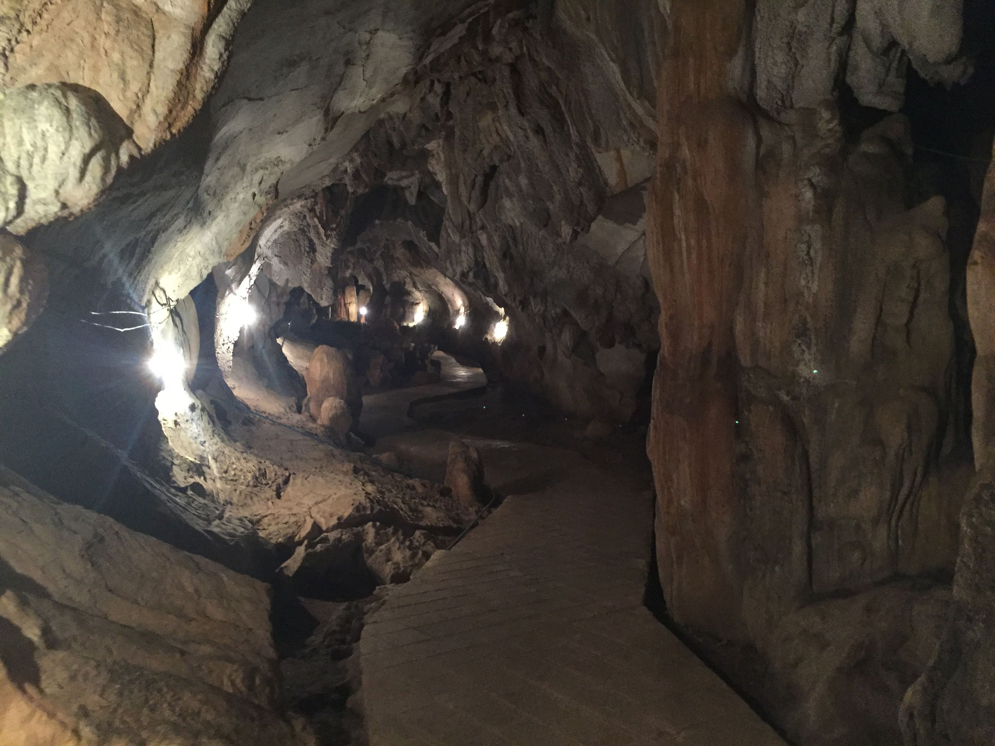 Die Höhlen sind sehr eindrücklich, sie dienten im Krieg als Schutzräume
