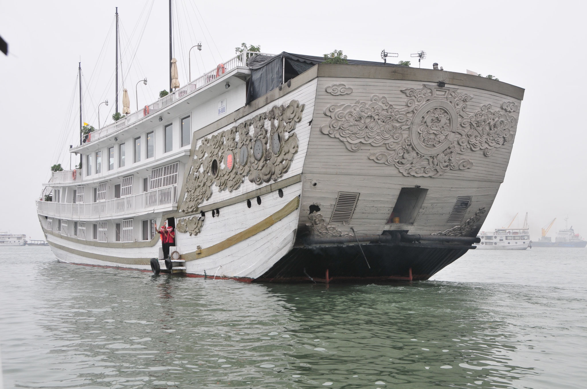 Tag 3 - Wir gehen in der Ha Long Bucht an Board der wunderschönen Dschunke