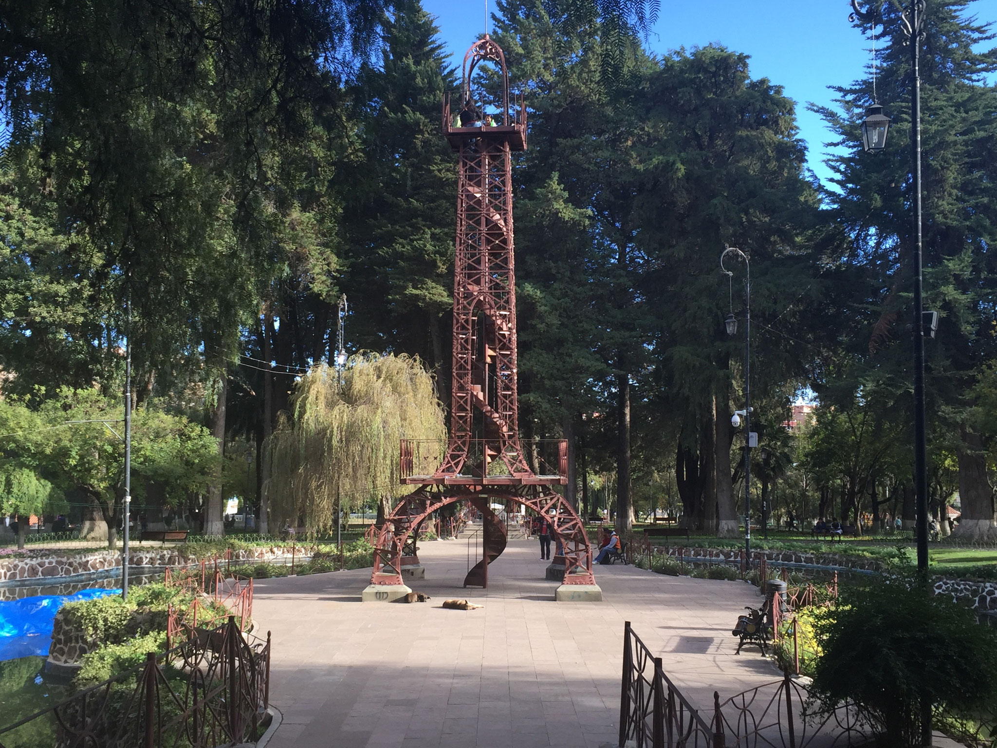 Park mit Eiffelturm