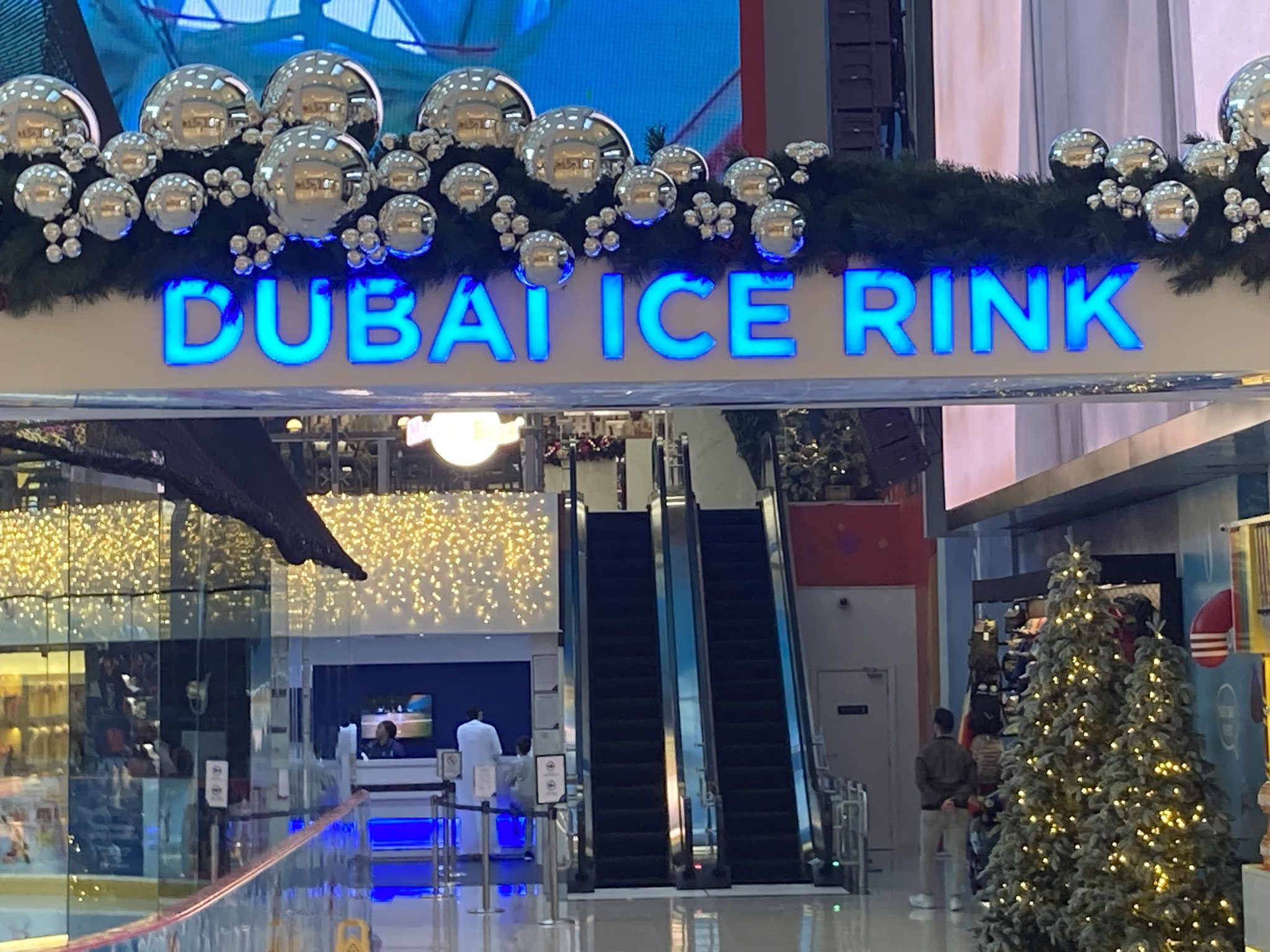 Dubai Mall mit Eisfeld
