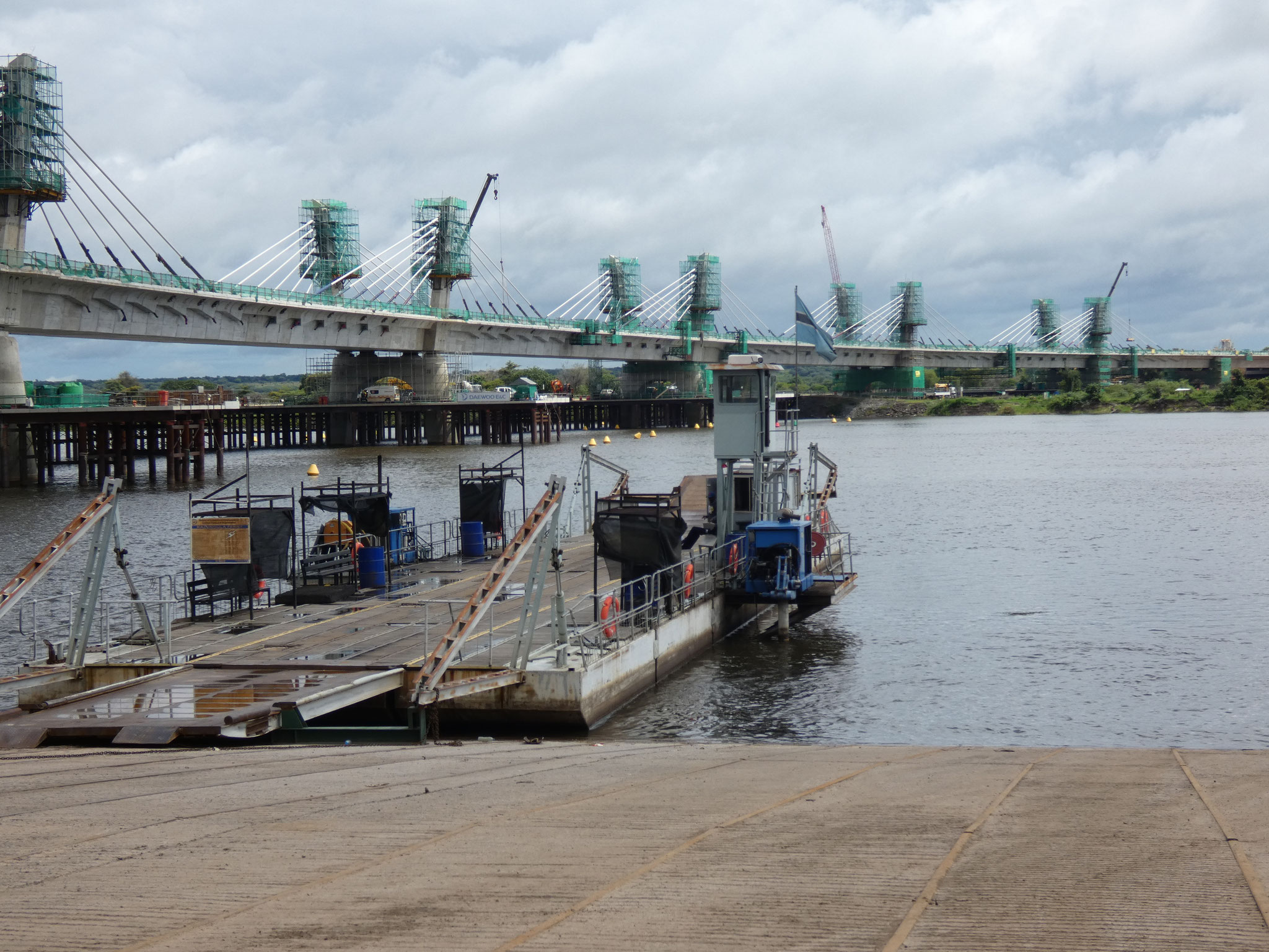 neue Brücke entsteht