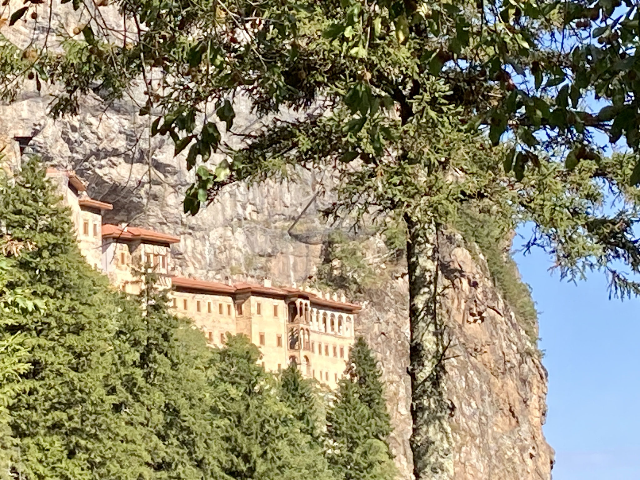 Kloster Sumela hoch in den Felsen gelegen