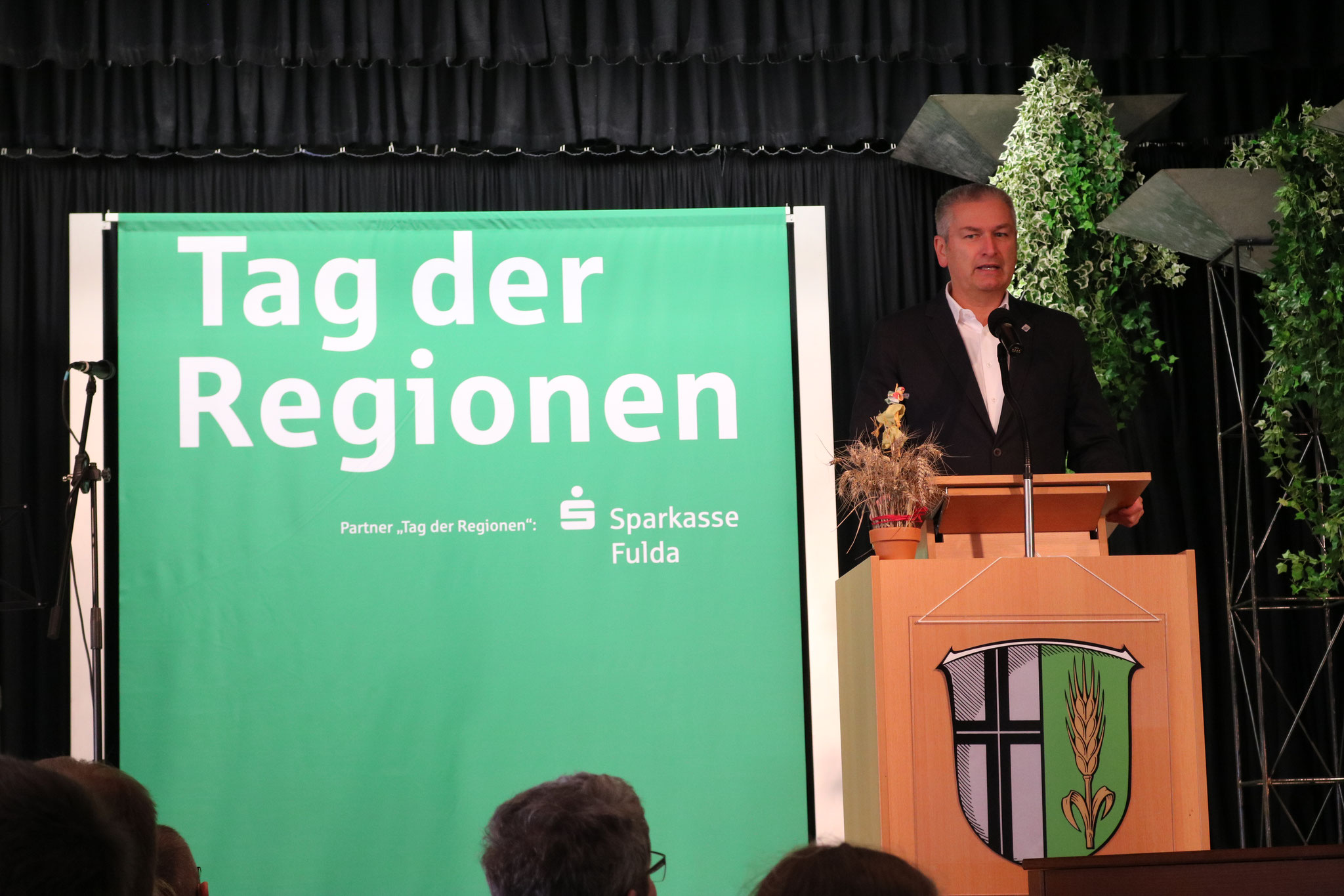 Dier Eröffnungsveranstaltung: Auch Landrat Bernd Woide begrüßt die Gäste