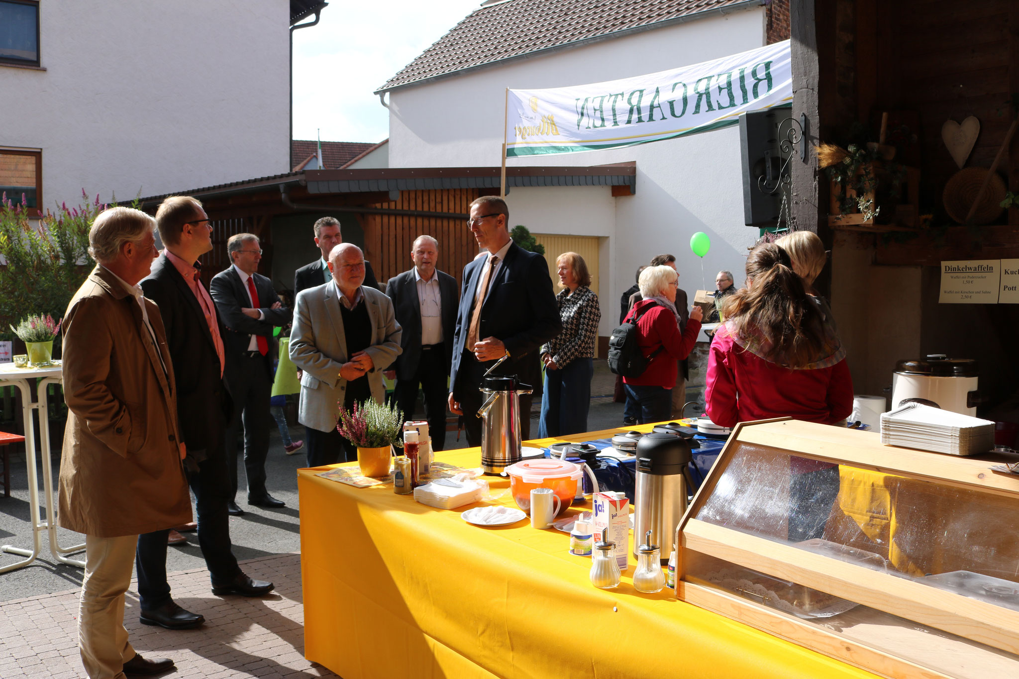 Auf dem Rundgang über die Festmeile: Hier beim Stopp an der Stegmühle