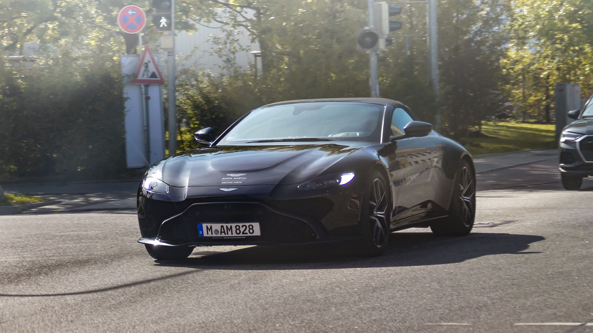 Aston Martin Vantage Volante - F-AM828