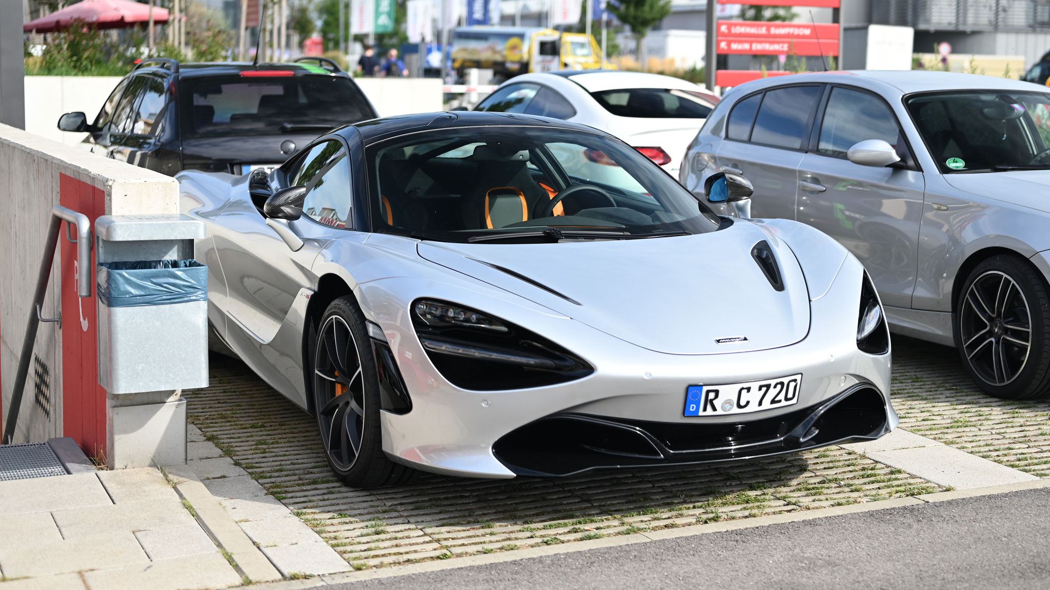 McLaren 720S - R-C720