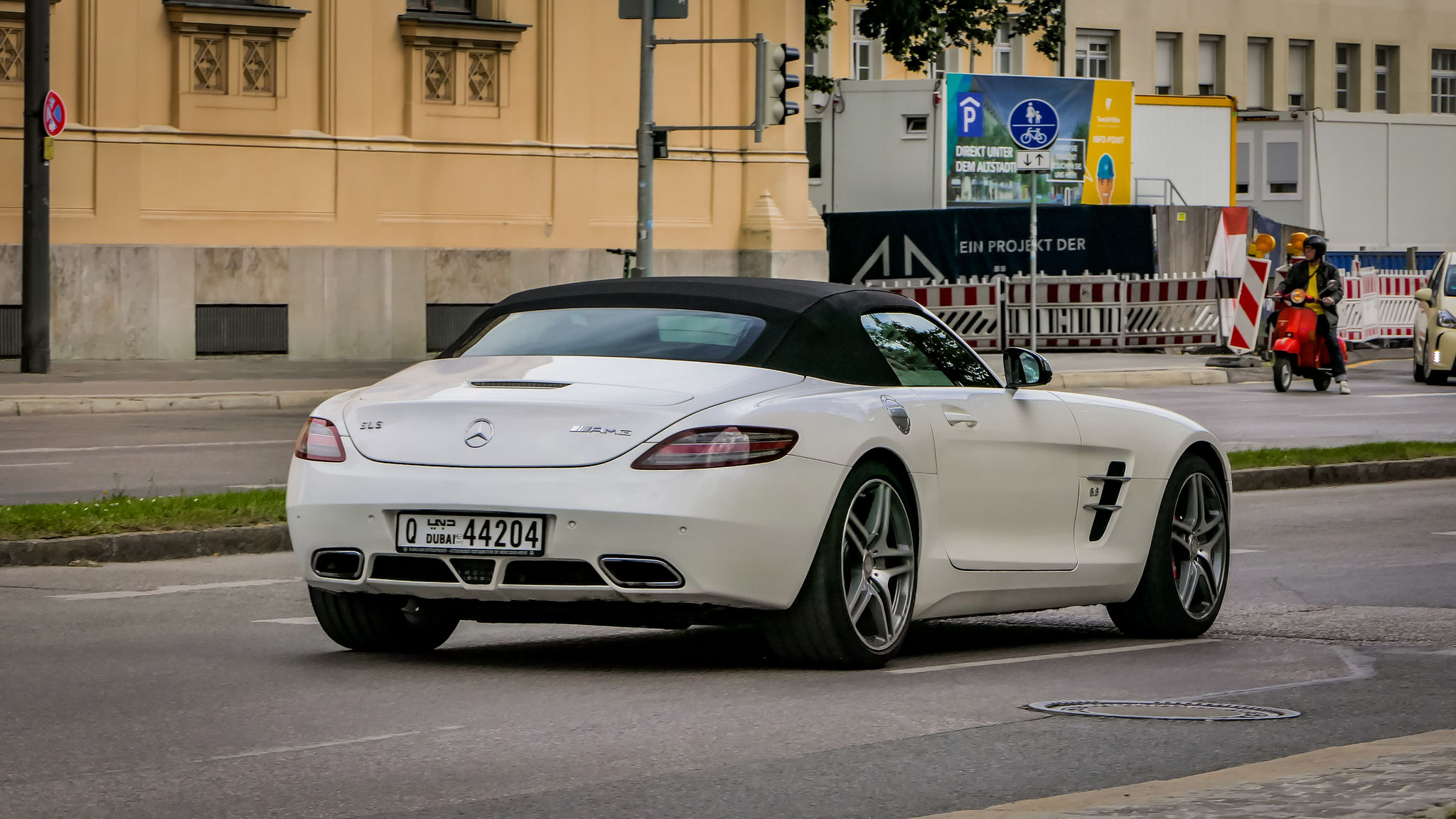 AMG SLS Roadster - Q44204 (Dubai)