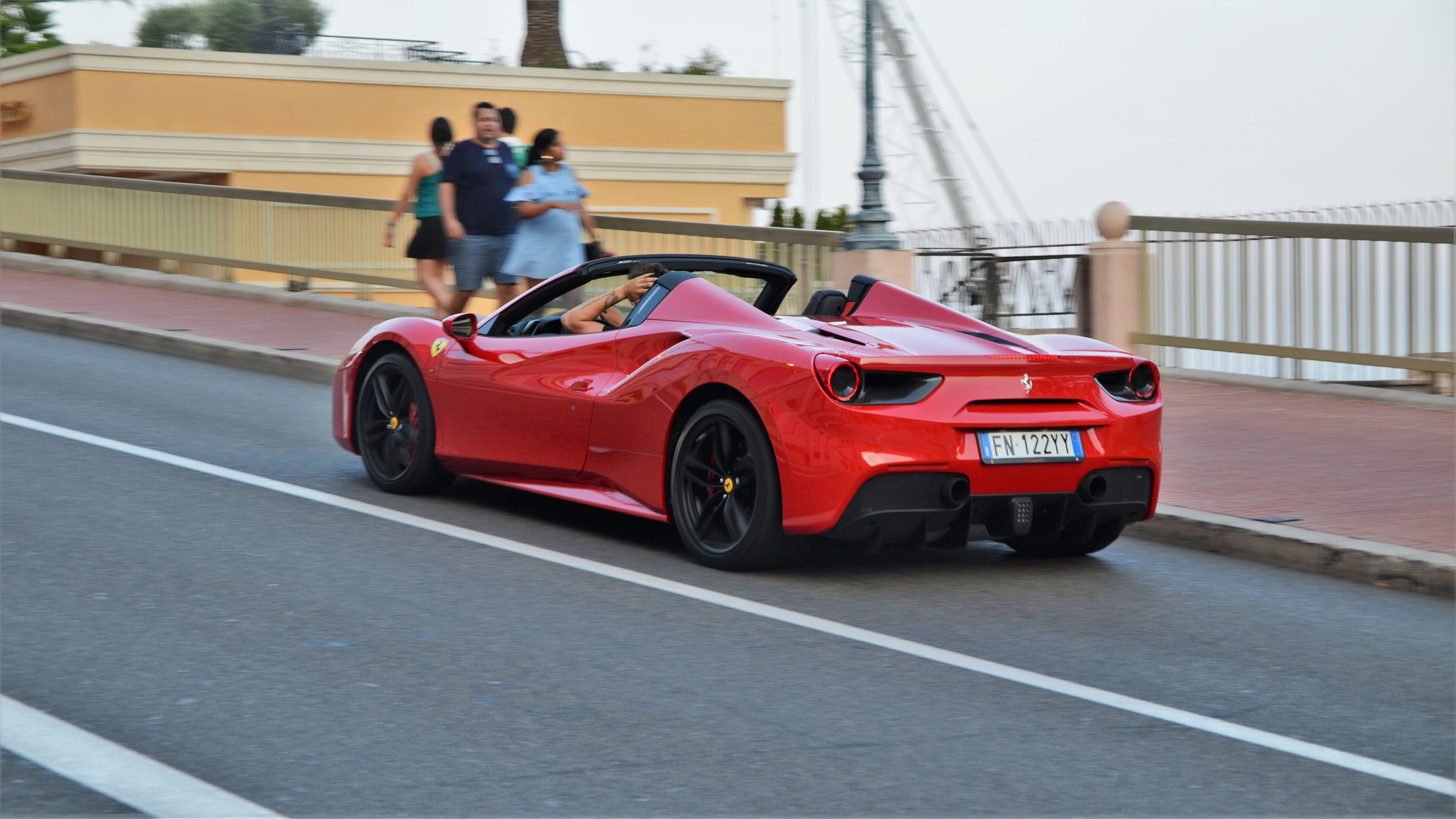Ferrari 488 Spider - FN122YY (ITA)