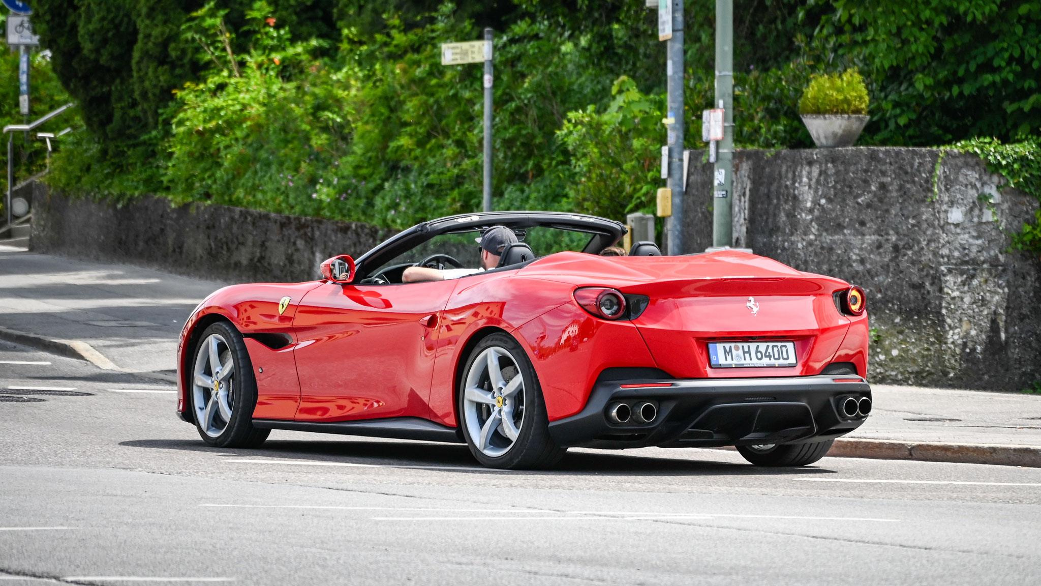 Ferrari Portofino - M-H6400