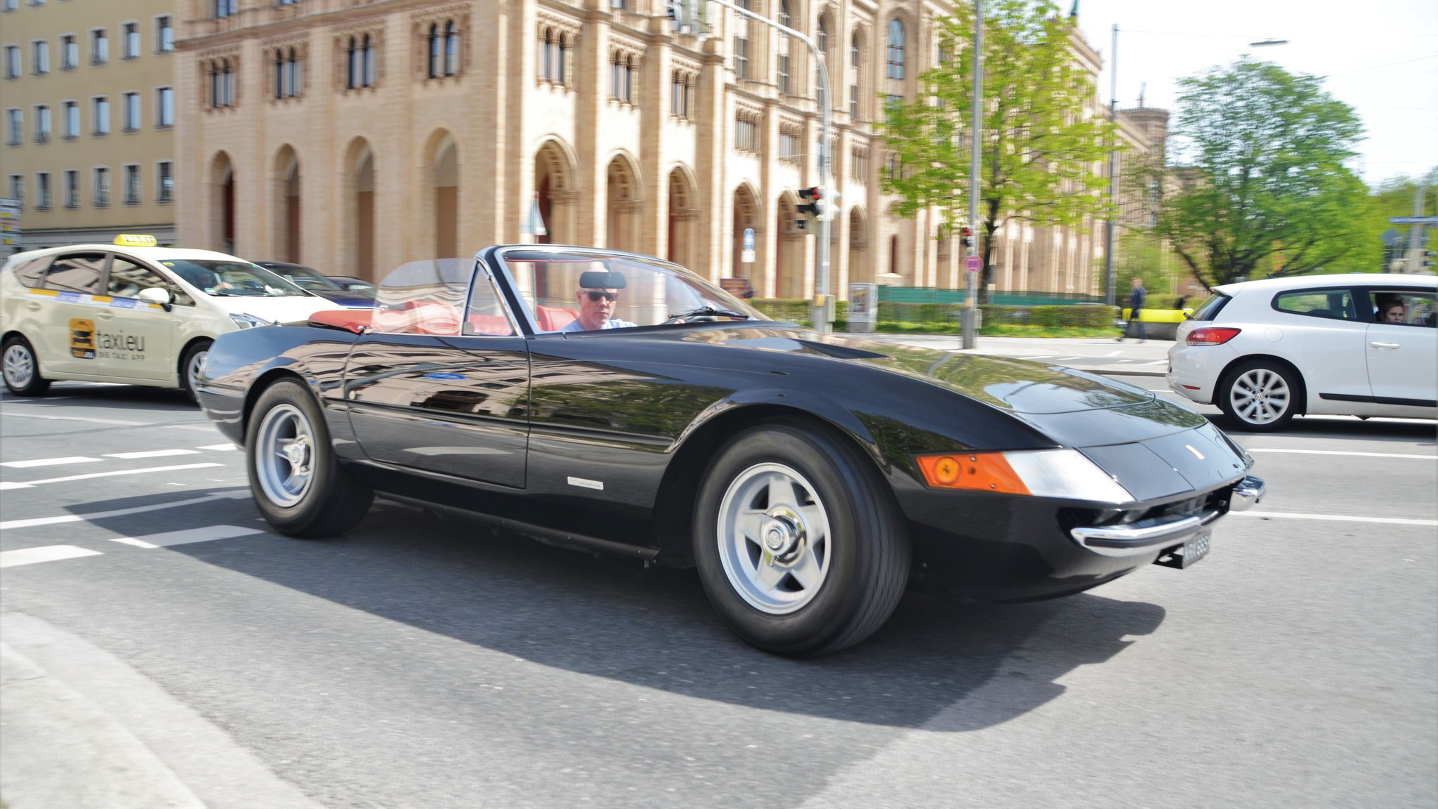 Ferrari 365 GTB/4 Daytona Spider - NRX665K (GB)