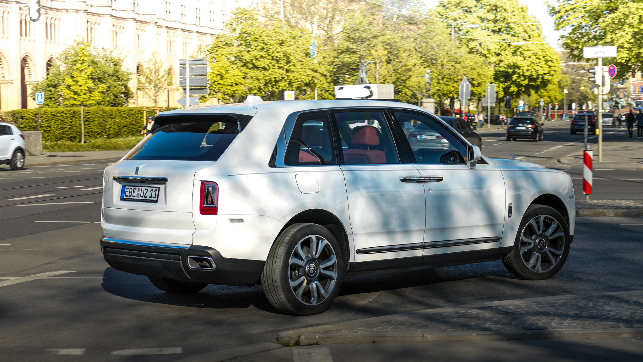 Rolls Royce Cullinan - EBE-UZ11
