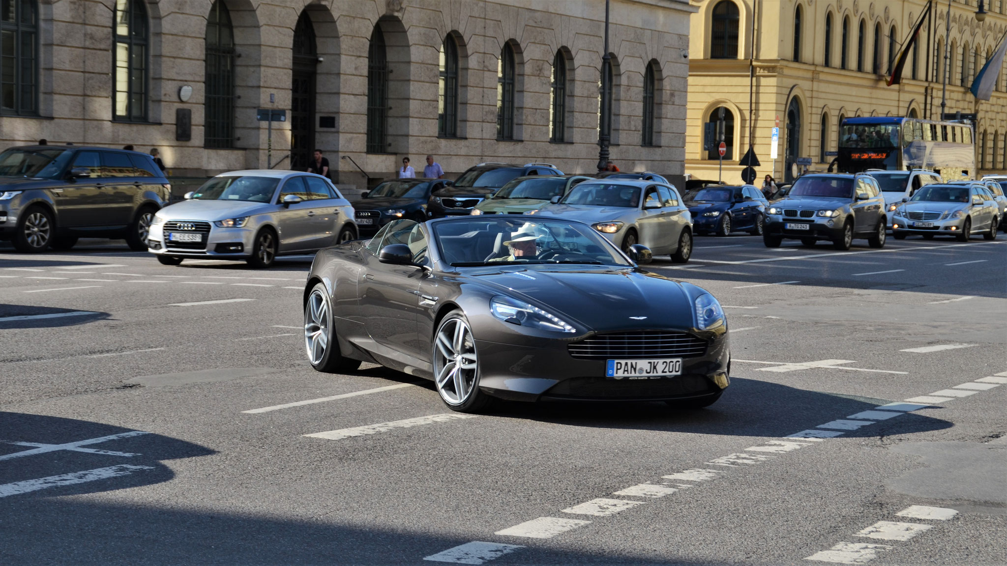 Aston Martin DB9 GT Volante - PAN-JN200