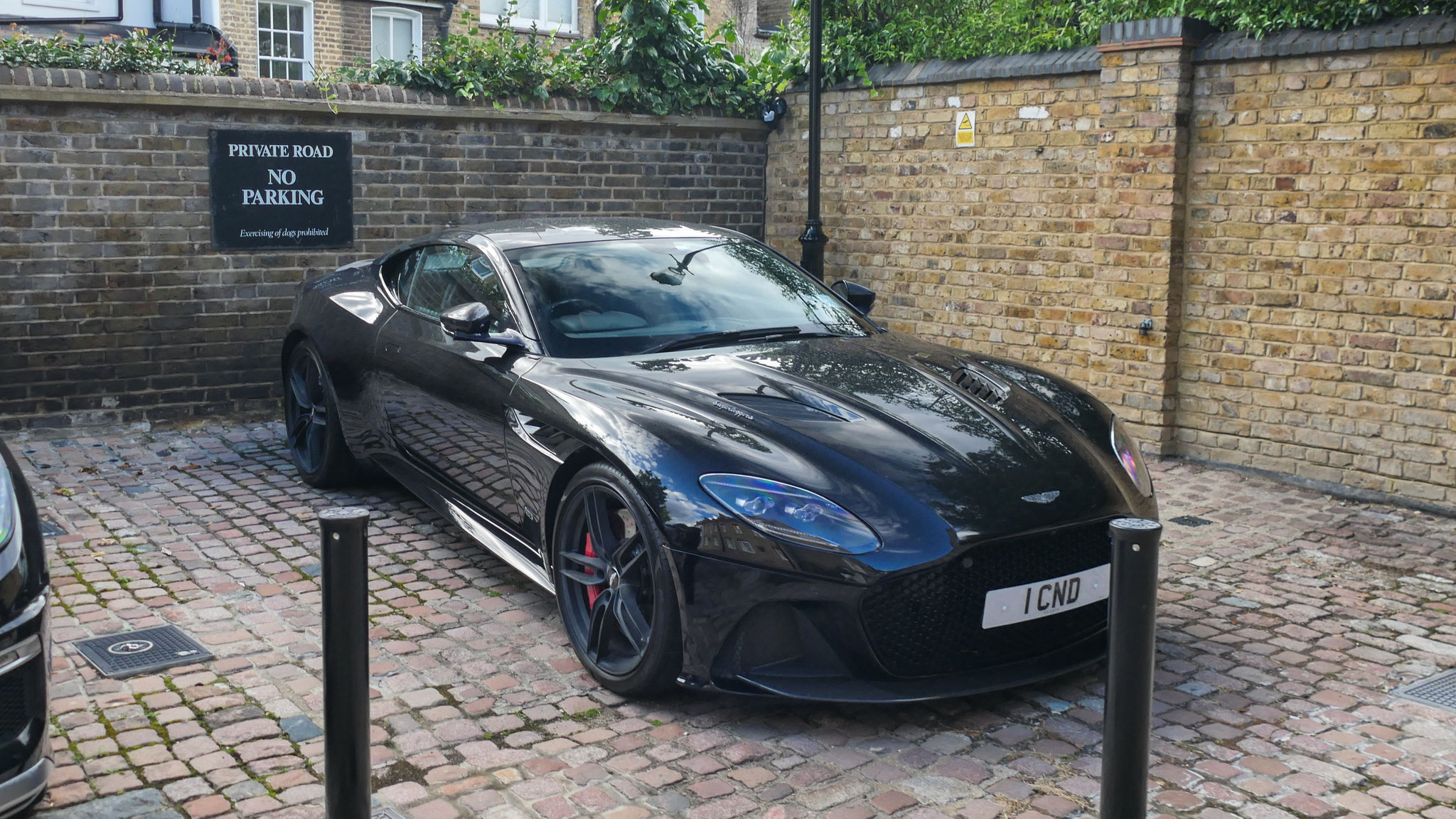 Aston Martin DBS Superleggera - 1CND (GB)