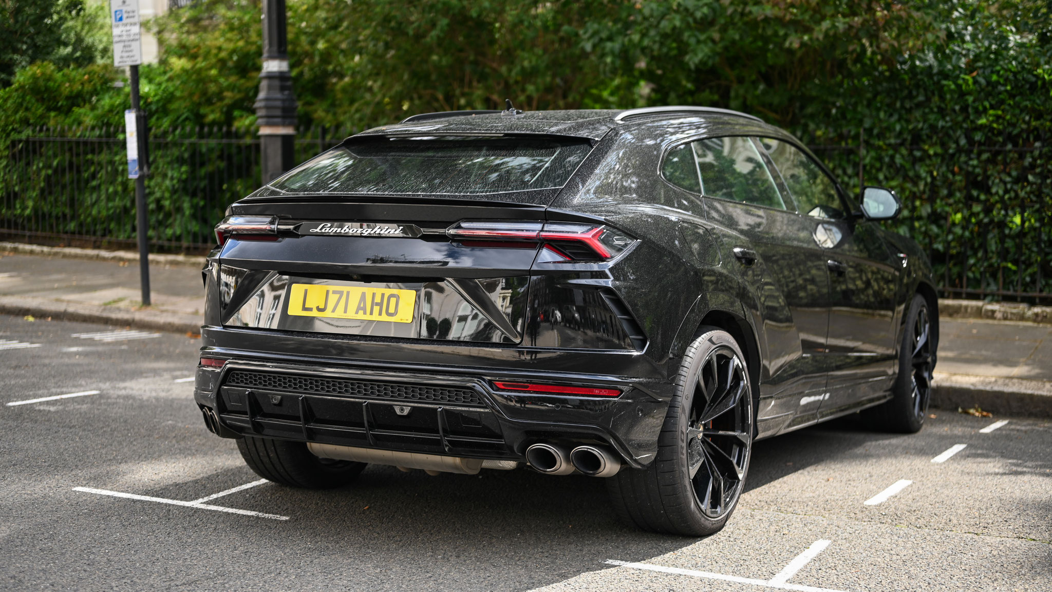 Lamborghini Urus - LJ71AHO (GB)