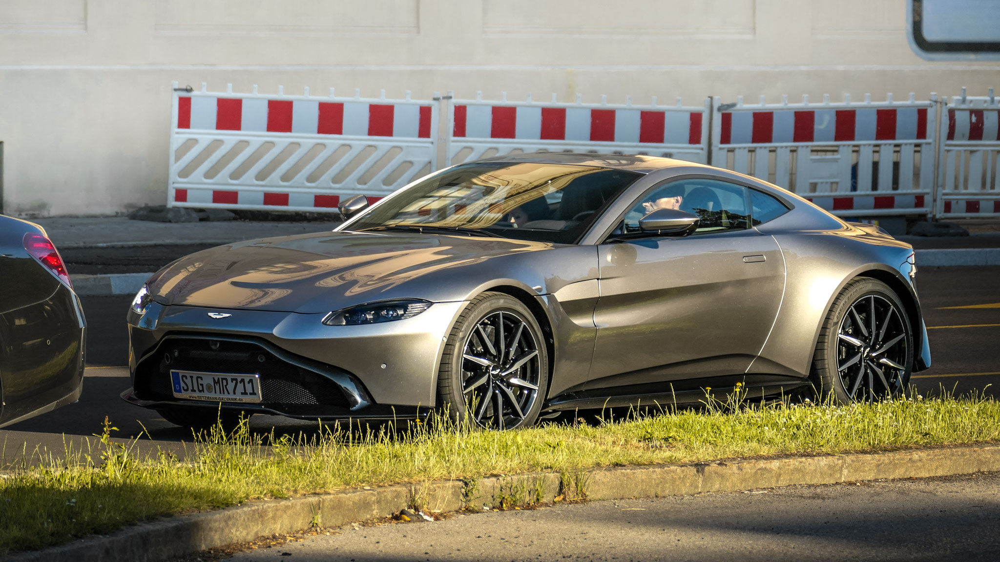 Aston Martin Vantage - SIG-MR711