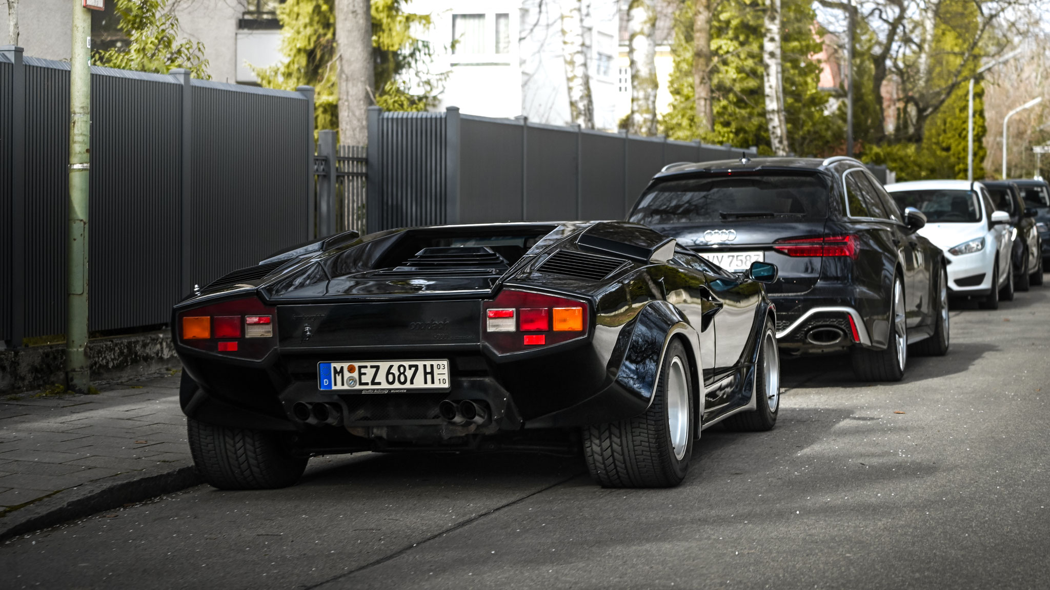 Lamborghini  Countach - M-EZ687H