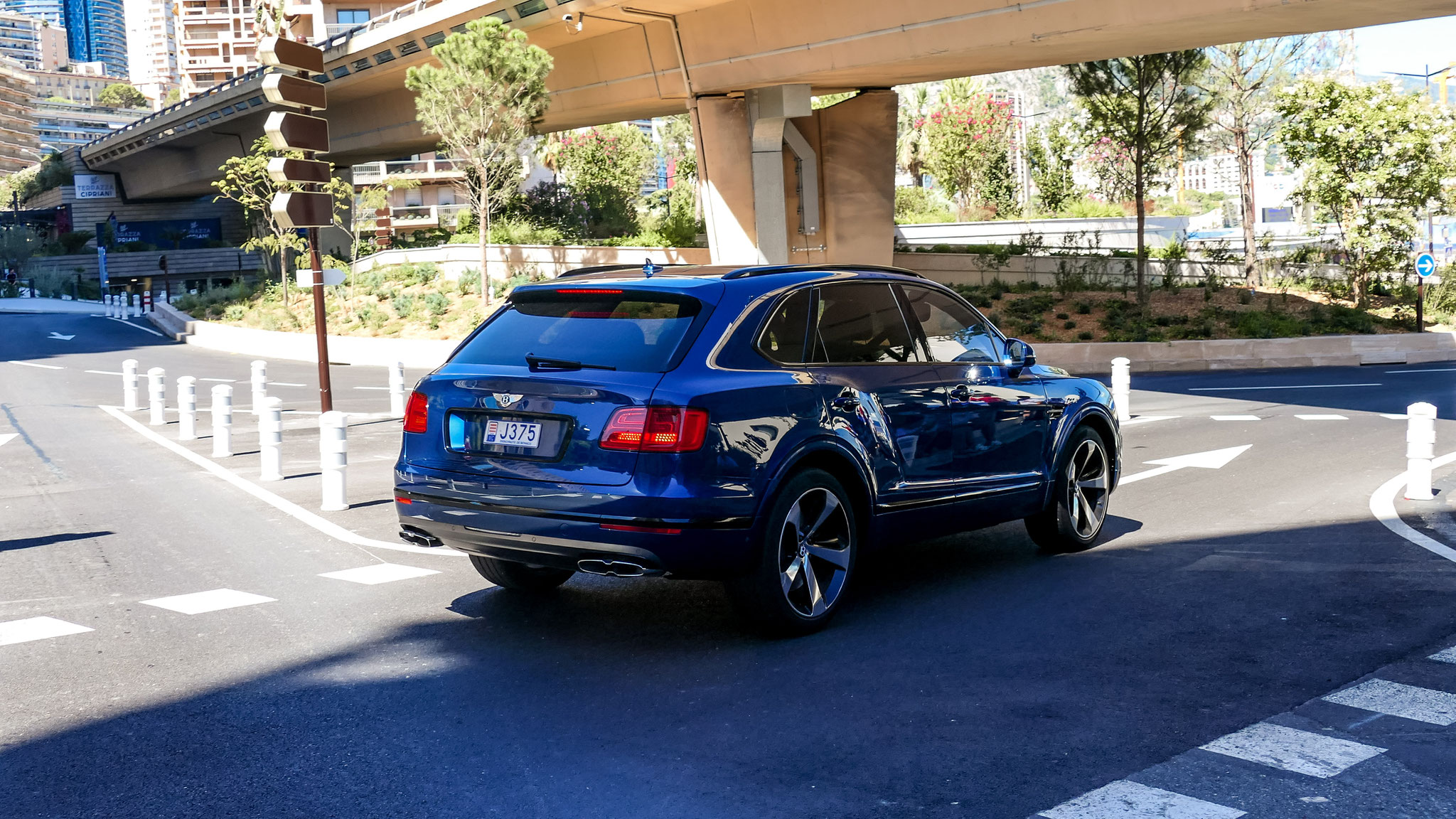 Bentley Bentayga - J375 (MC)