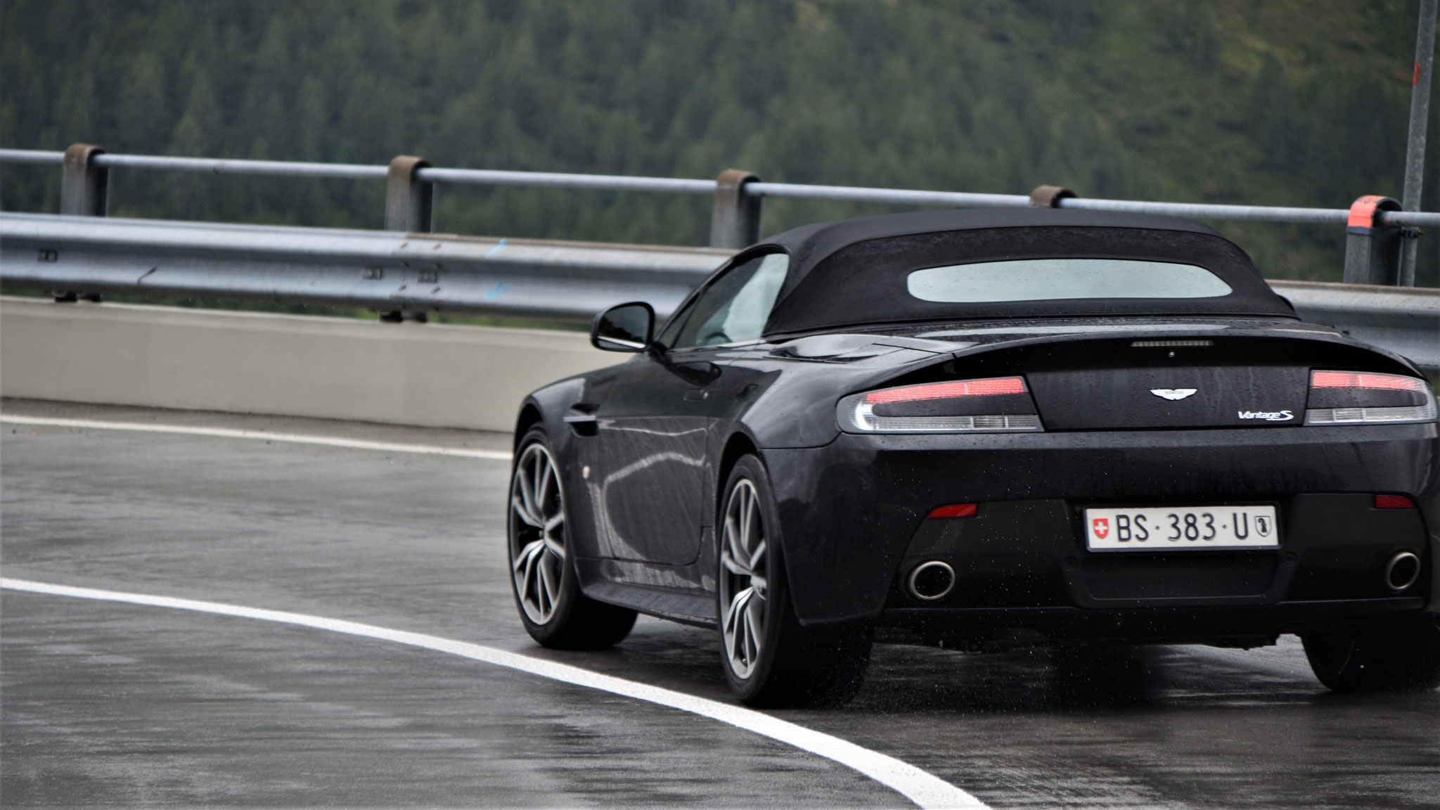 Aston Martin Vantage V8 Volante - BS383U (CH)
