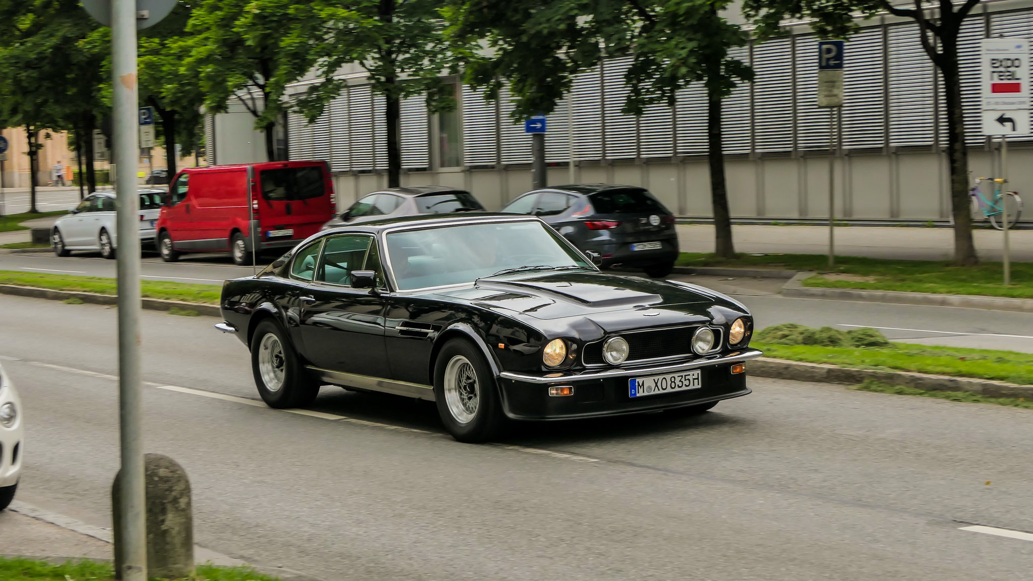 Aston Martin V8 Vantage - M-XO835H