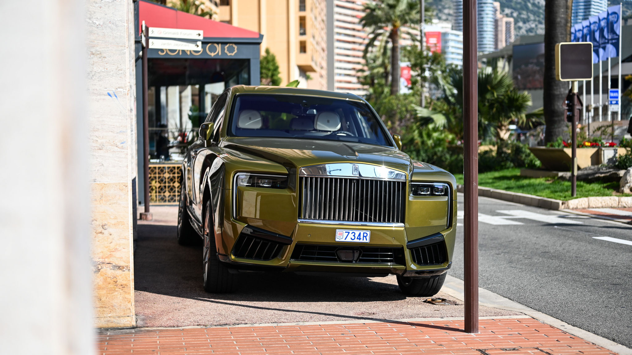 Rolls Royce Cullinan - 734R (MC)