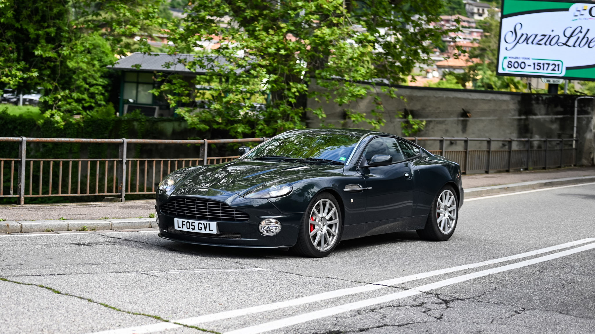 Aston Martin V12 Vanquish - LF05GVL (GB)