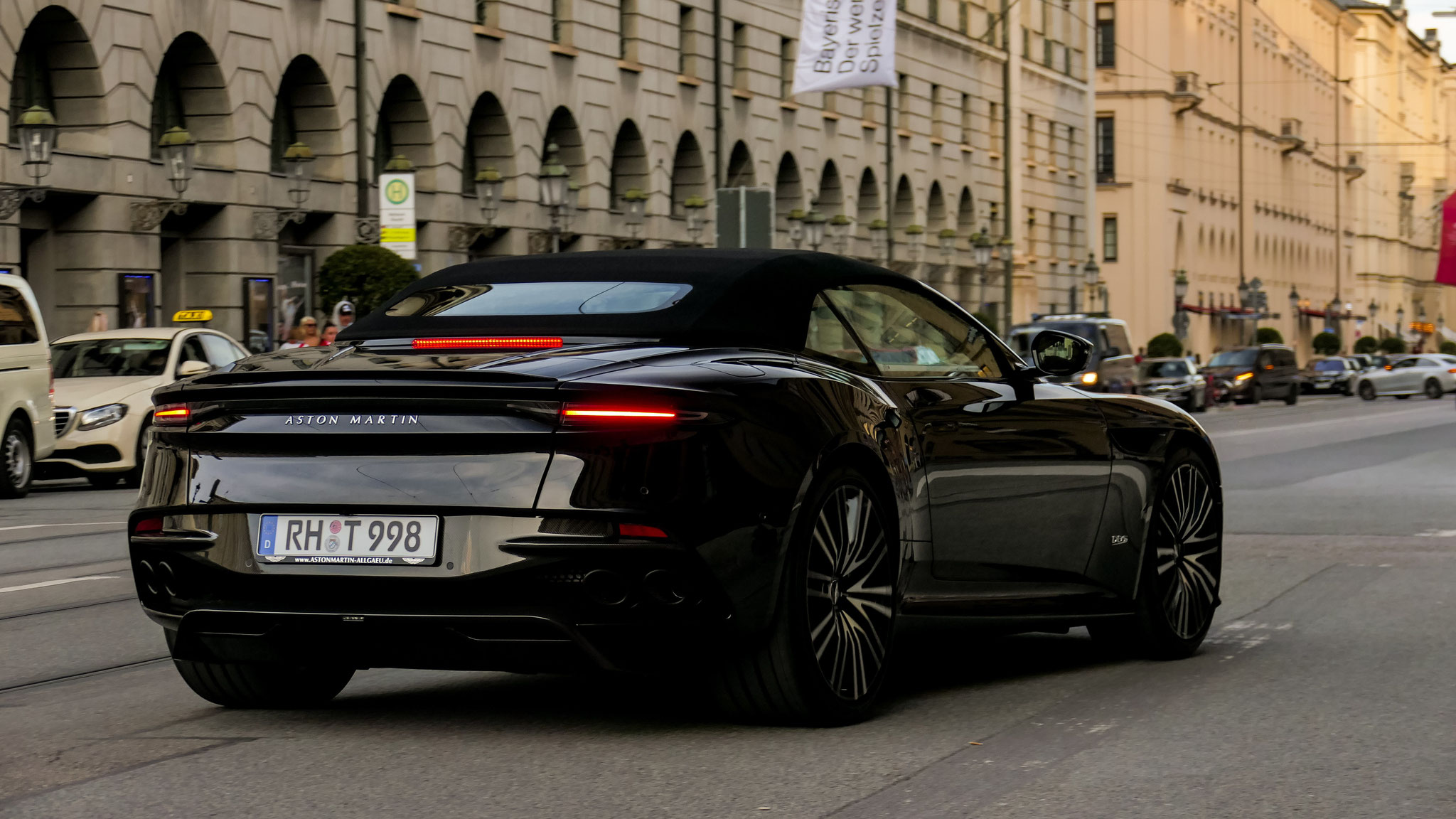 Aston Martin DBS Superleggera Volante - RH-T998