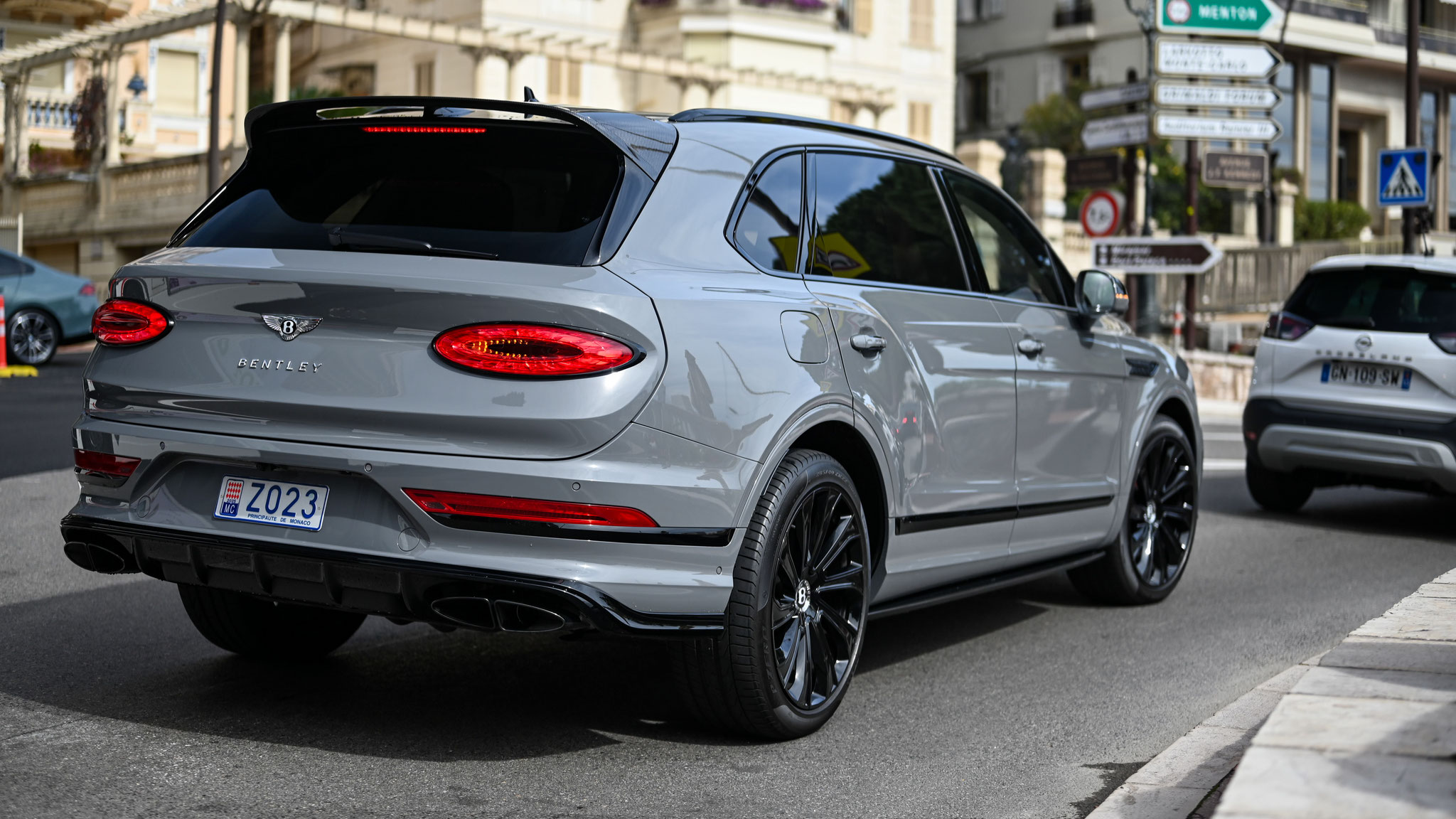 Bentley Bentayga EWB - Z023 (MC)