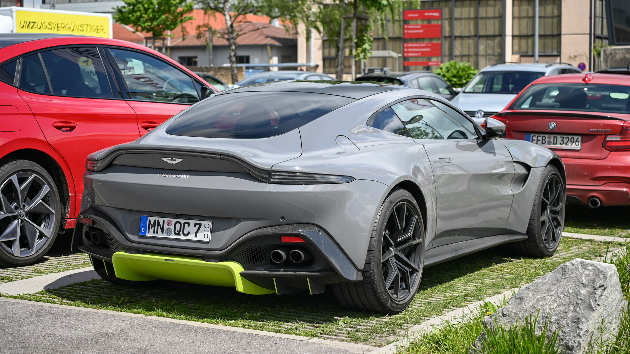 Aston Martin Vantage - MN-QC7