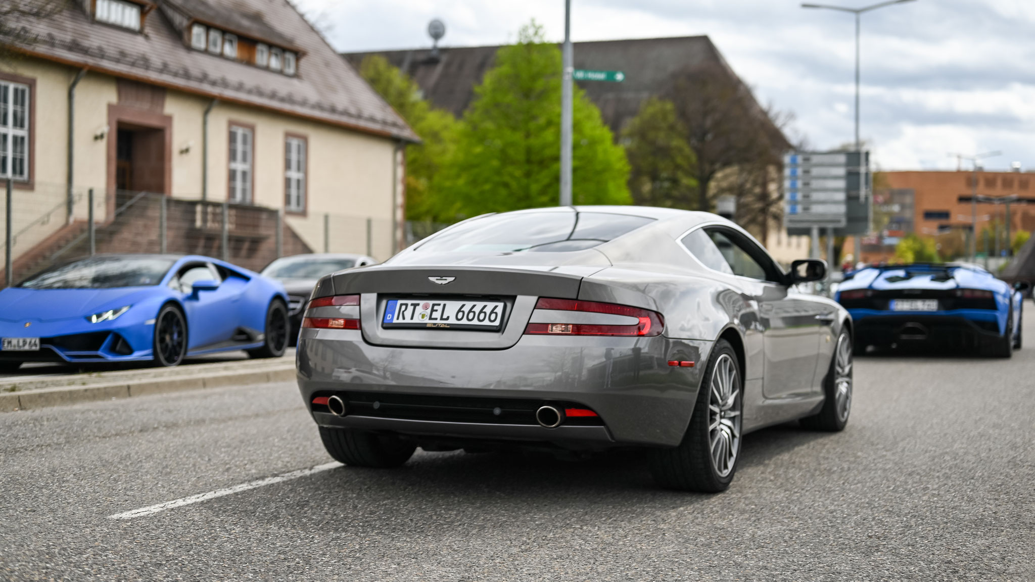 Aston Martin DB9 - RT-EL6666